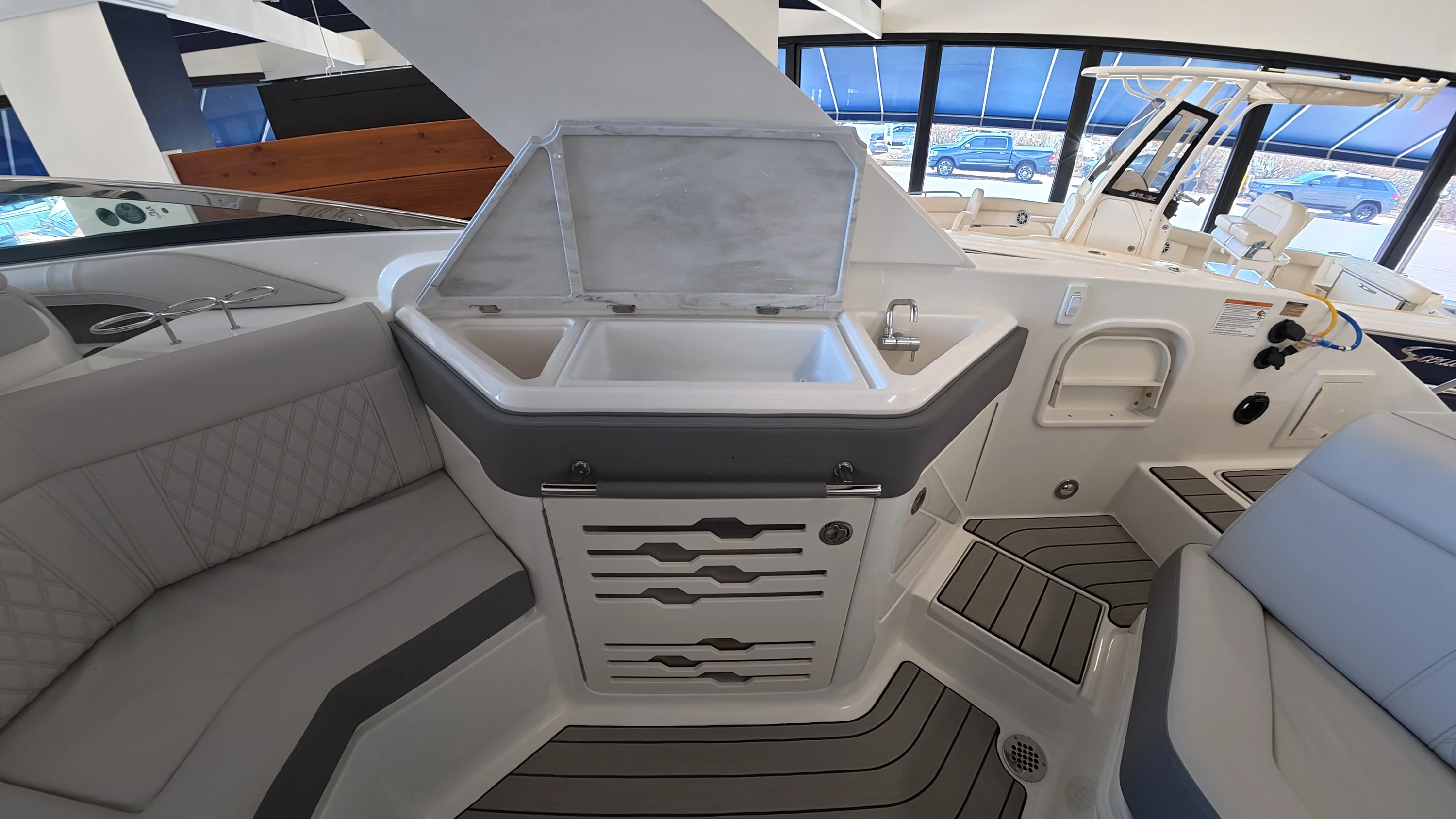 2026 Sea Ray SLX 310 Outboard Image Thumbnail #16