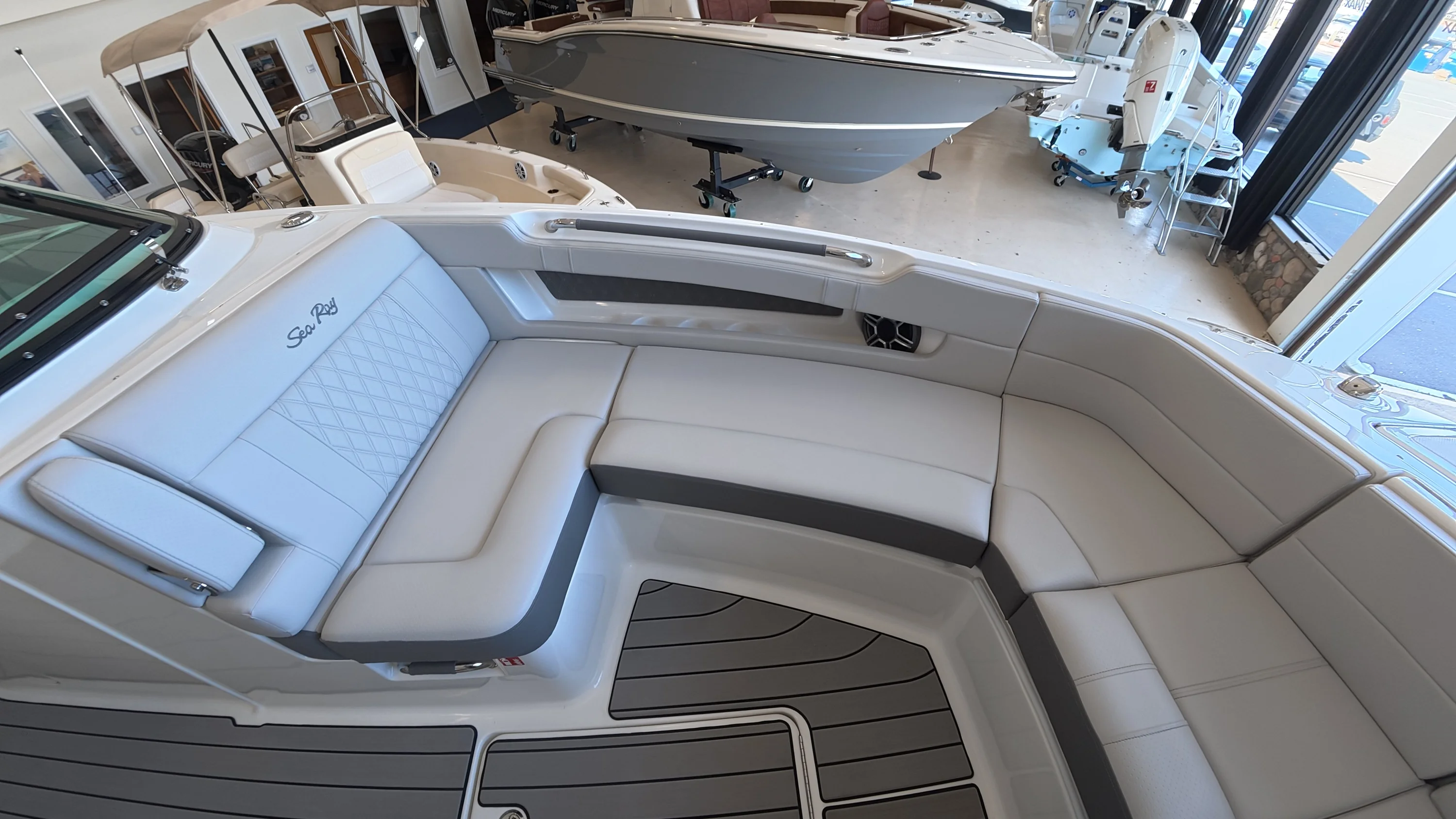 2026 Sea Ray SLX 310 Outboard Image Thumbnail #33