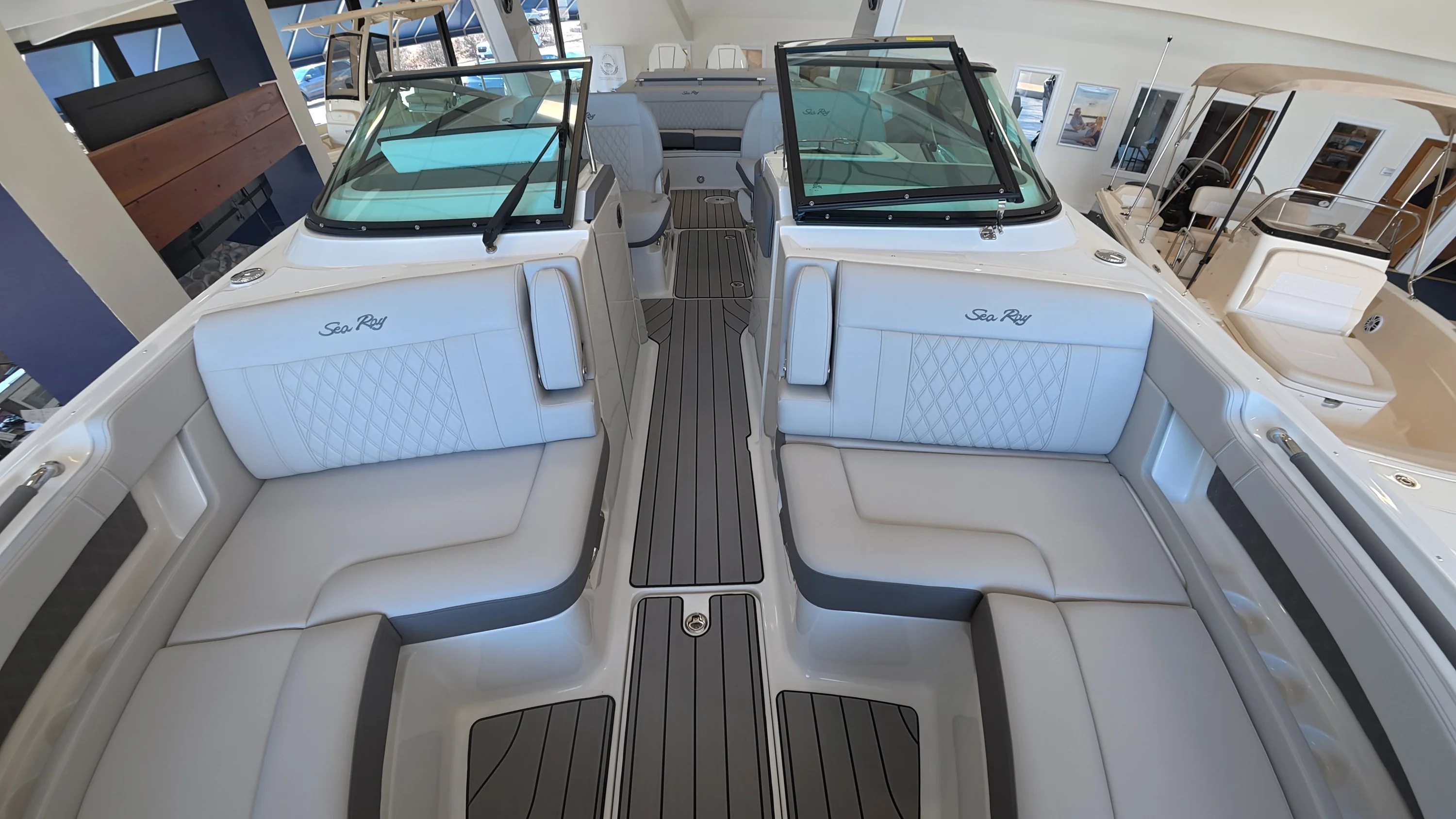 2026 Sea Ray SLX 310 Outboard Image Thumbnail #31