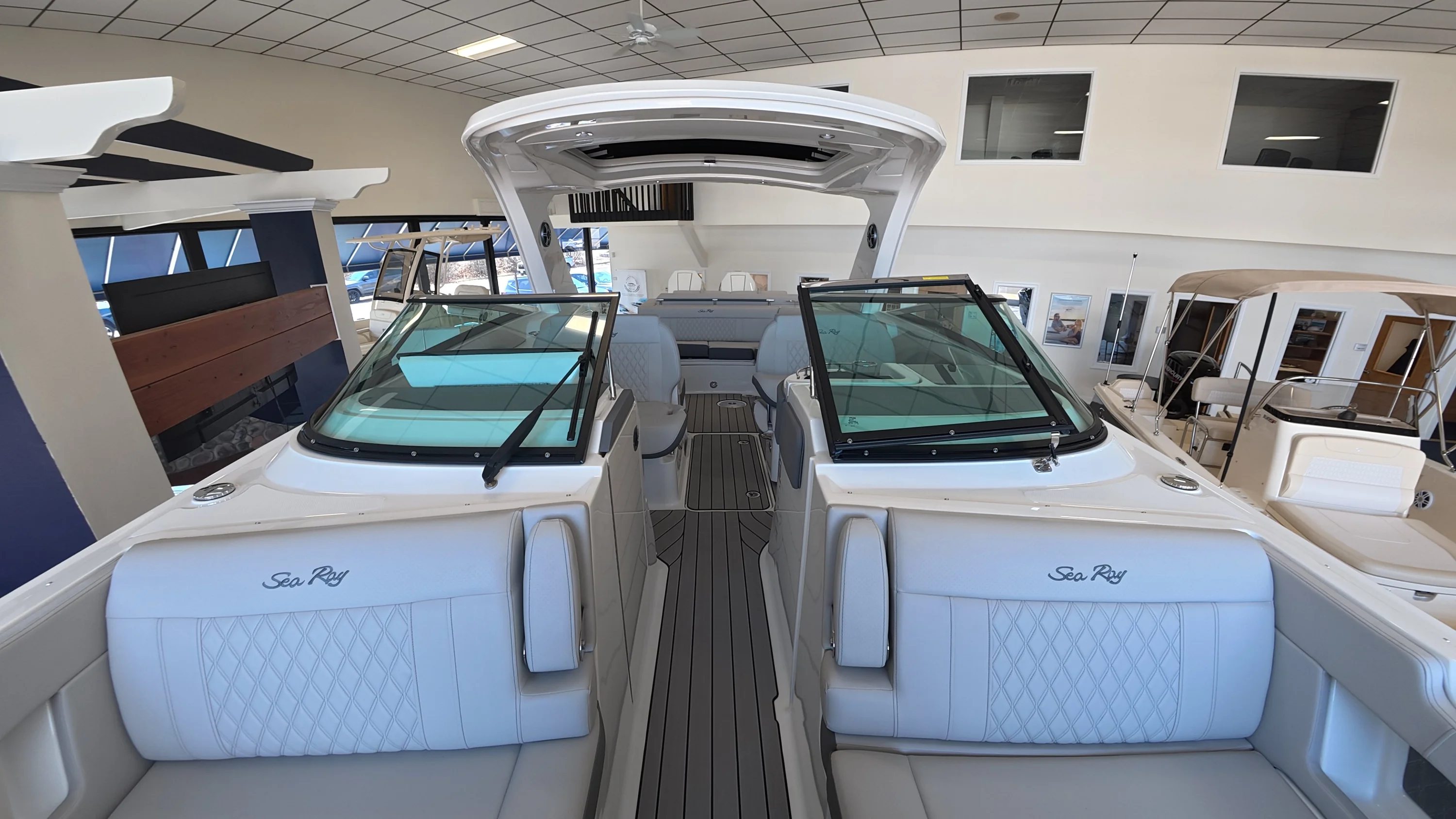 2026 Sea Ray SLX 310 Outboard Image Thumbnail #34