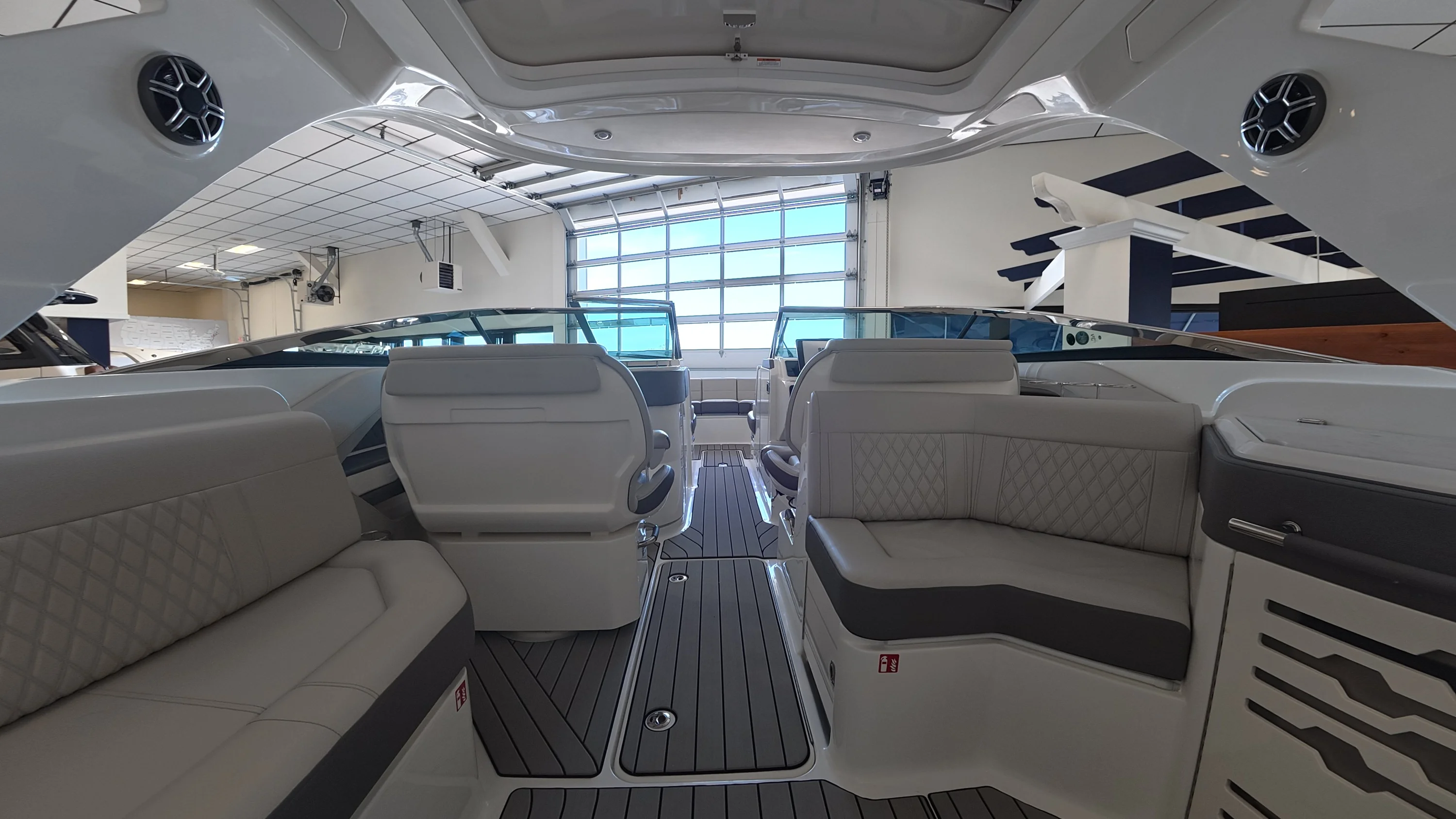 2026 Sea Ray SLX 310 Outboard Image Thumbnail #17