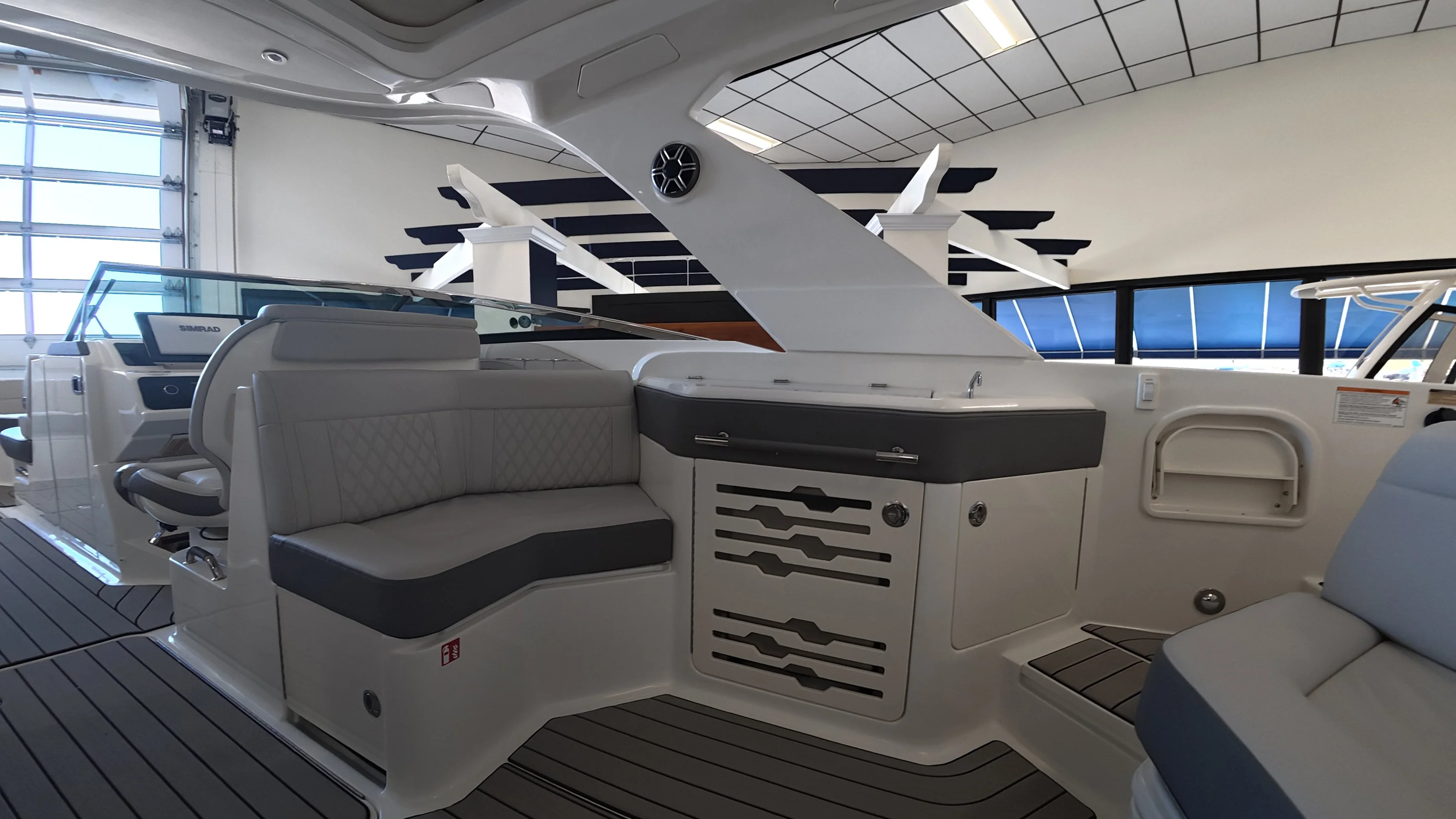 2026 Sea Ray SLX 310 Outboard Image Thumbnail #15