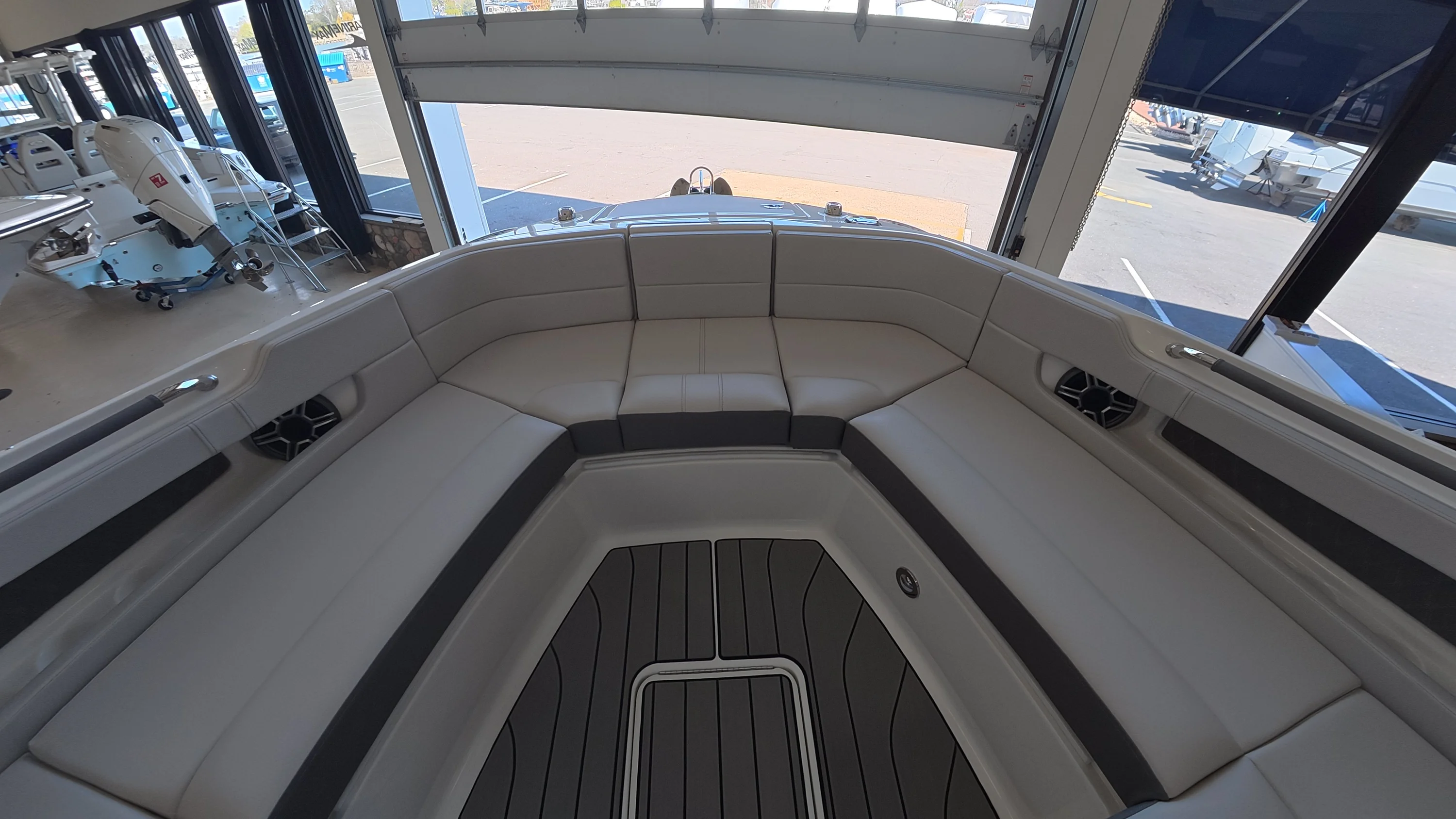 2026 Sea Ray SLX 310 Outboard Image Thumbnail #29