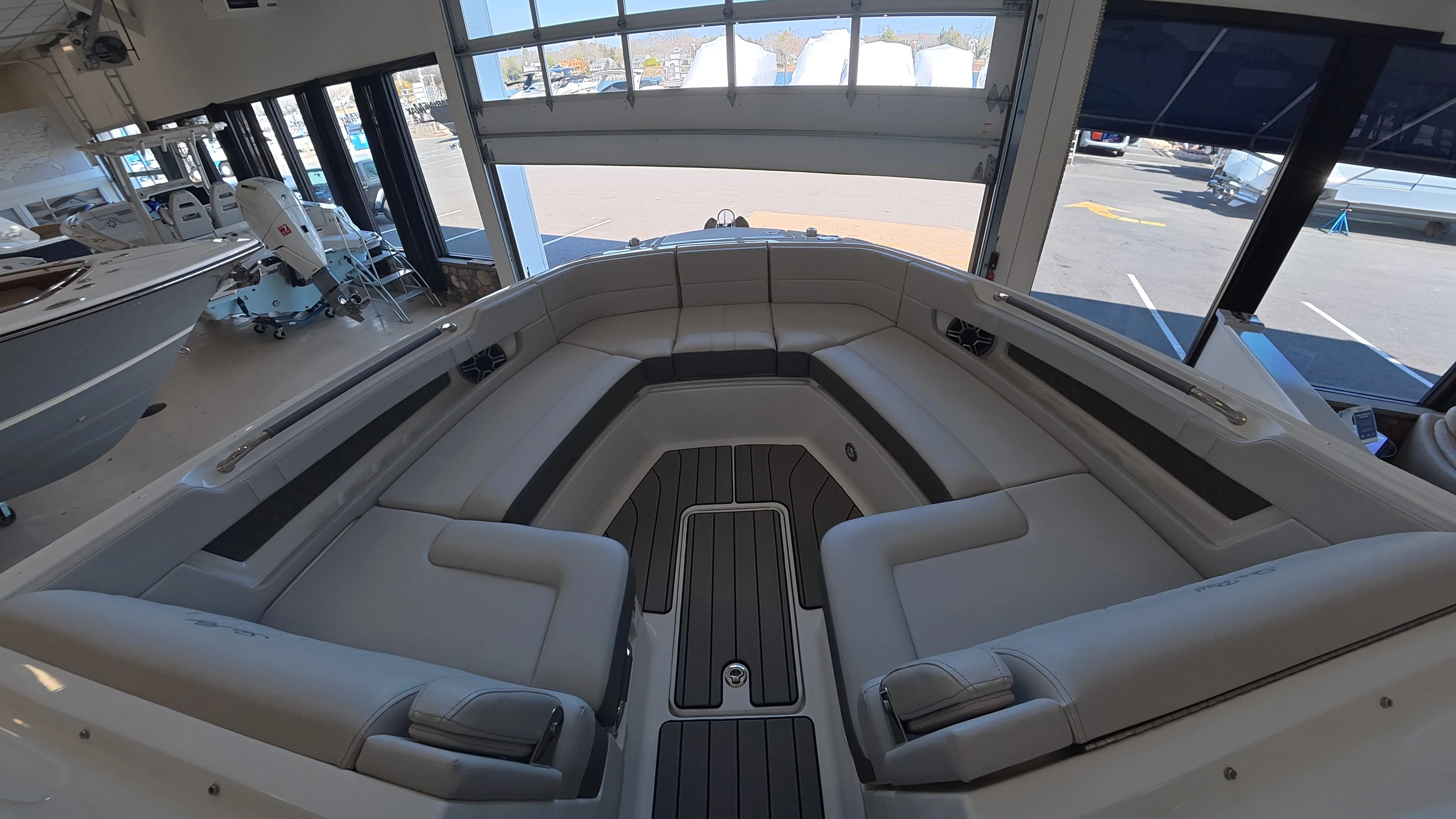 2026 Sea Ray SLX 310 Outboard Image Thumbnail #27