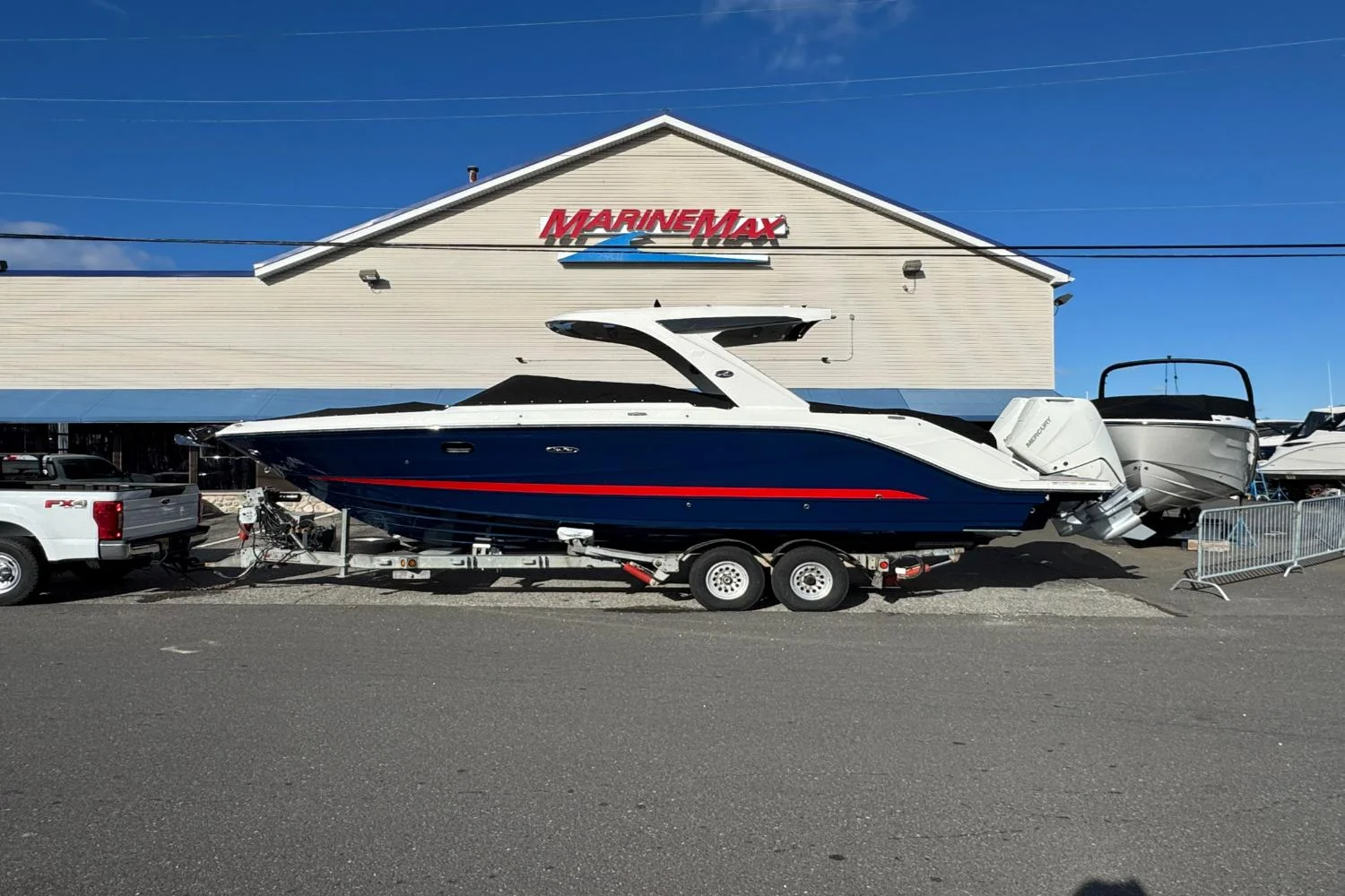 2026 Sea Ray SLX 310 Outboard Image Thumbnail #2