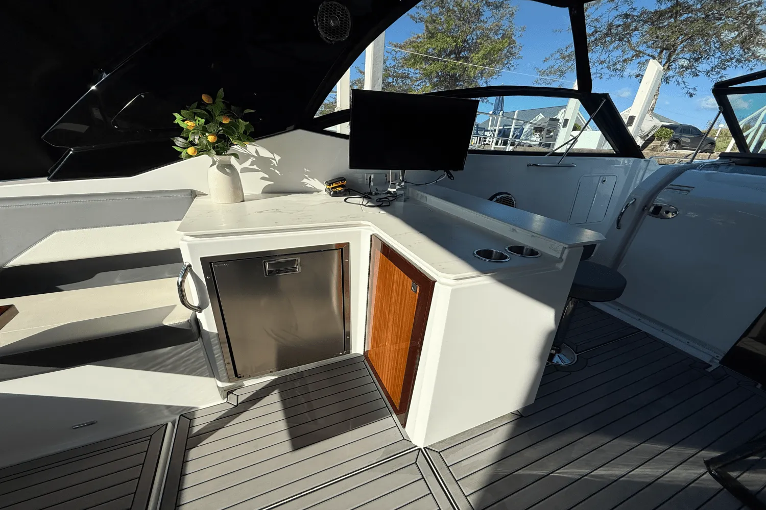 2020 Cruisers Yachts 38 GLS Image Thumbnail #10