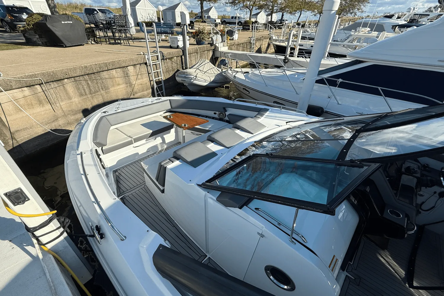 2020 Cruisers Yachts 38 GLS Image Thumbnail #2