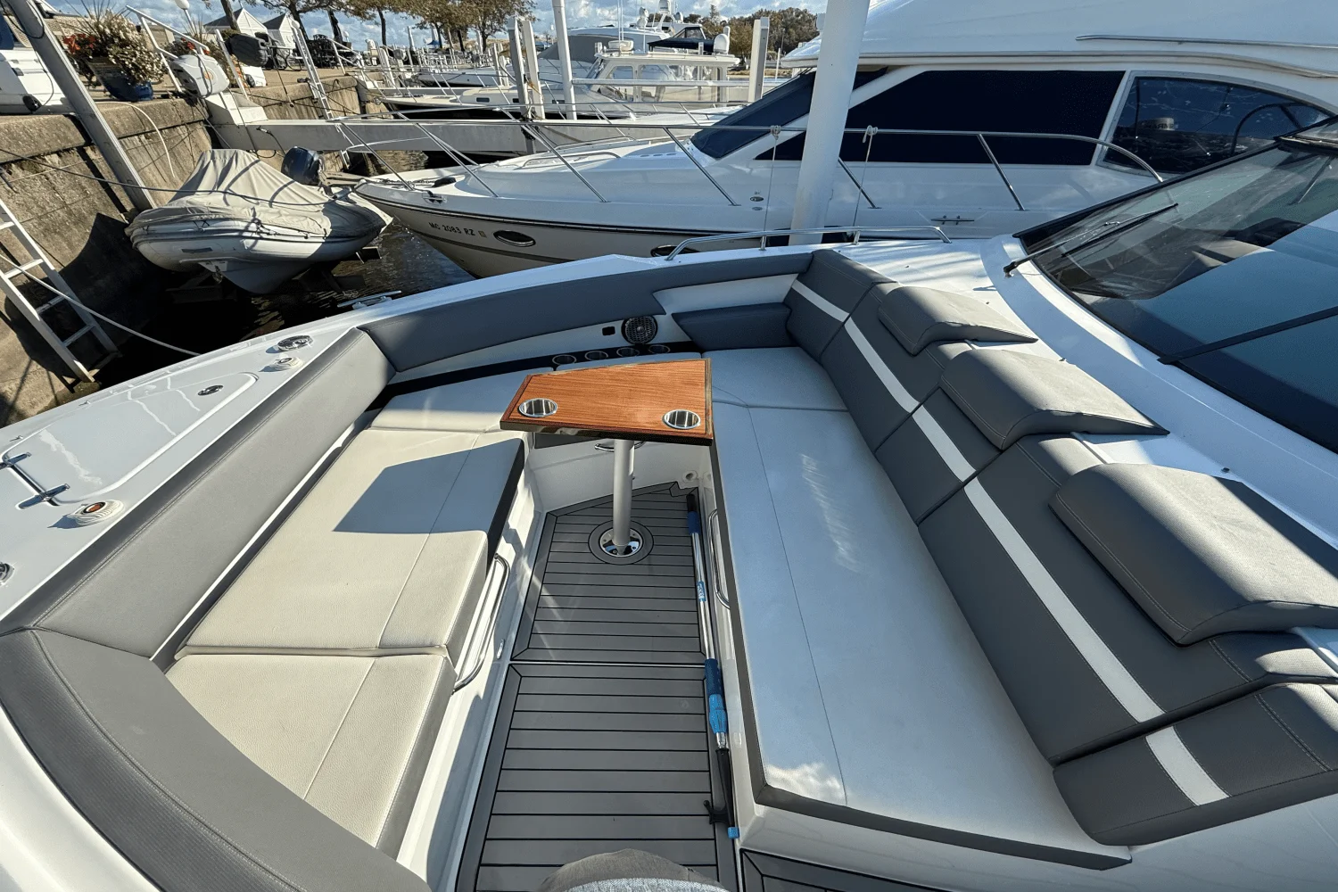 2020 Cruisers Yachts 38 GLS Image Thumbnail #8
