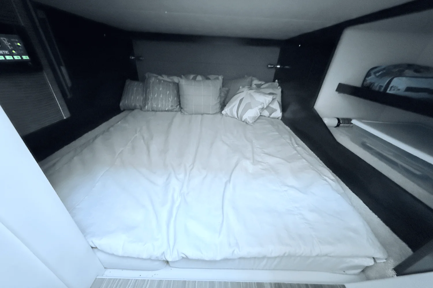 2020 Cruisers Yachts 38 GLS Image Thumbnail #20