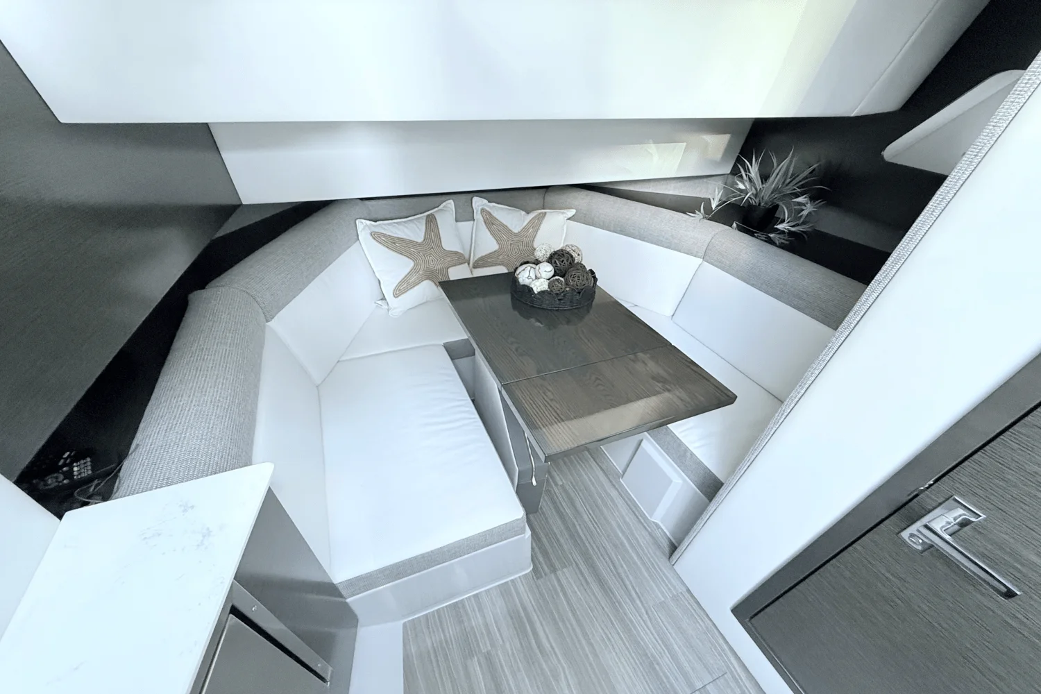 2020 Cruisers Yachts 38 GLS Image Thumbnail #19