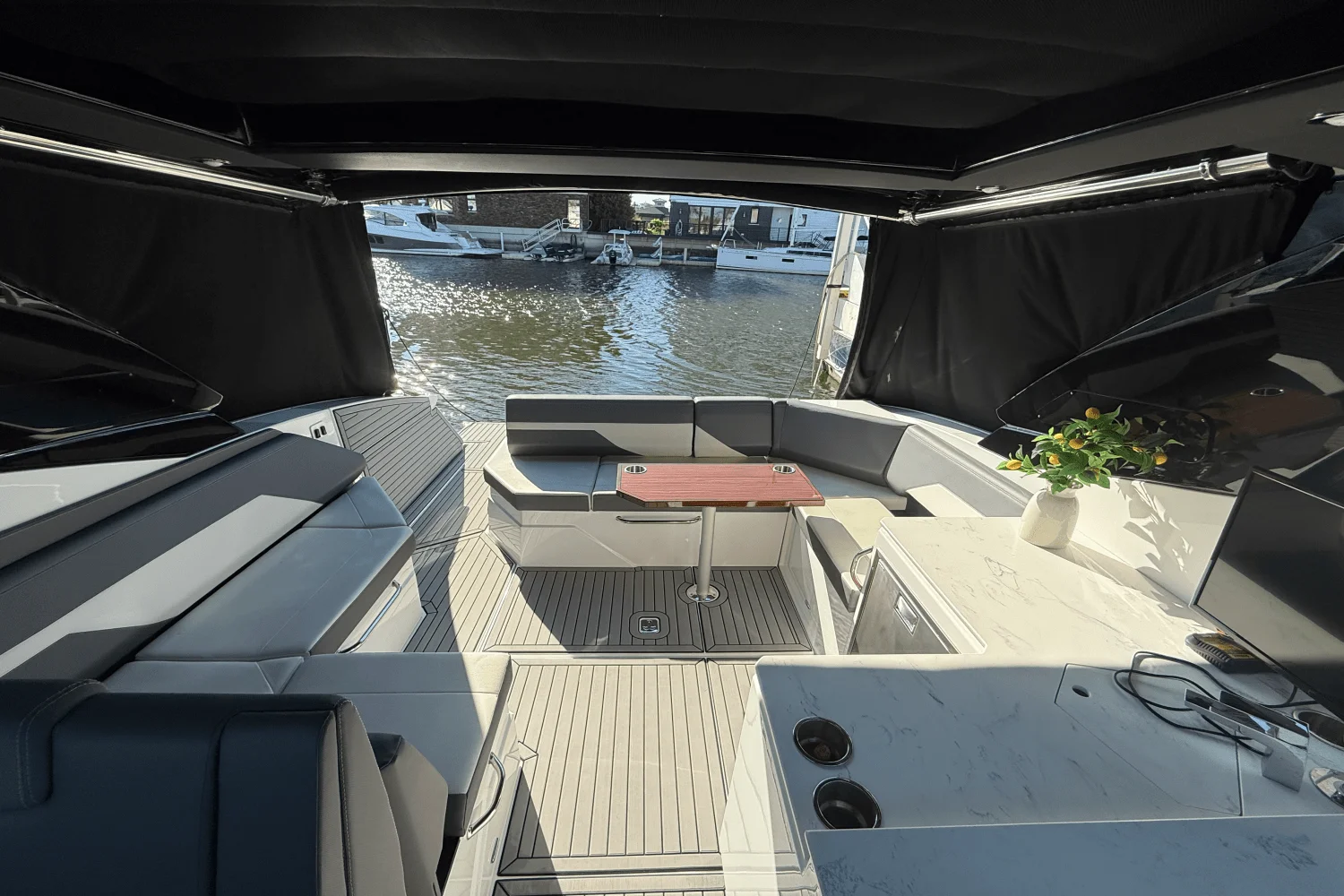 2020 Cruisers Yachts 38 GLS Image Thumbnail #5