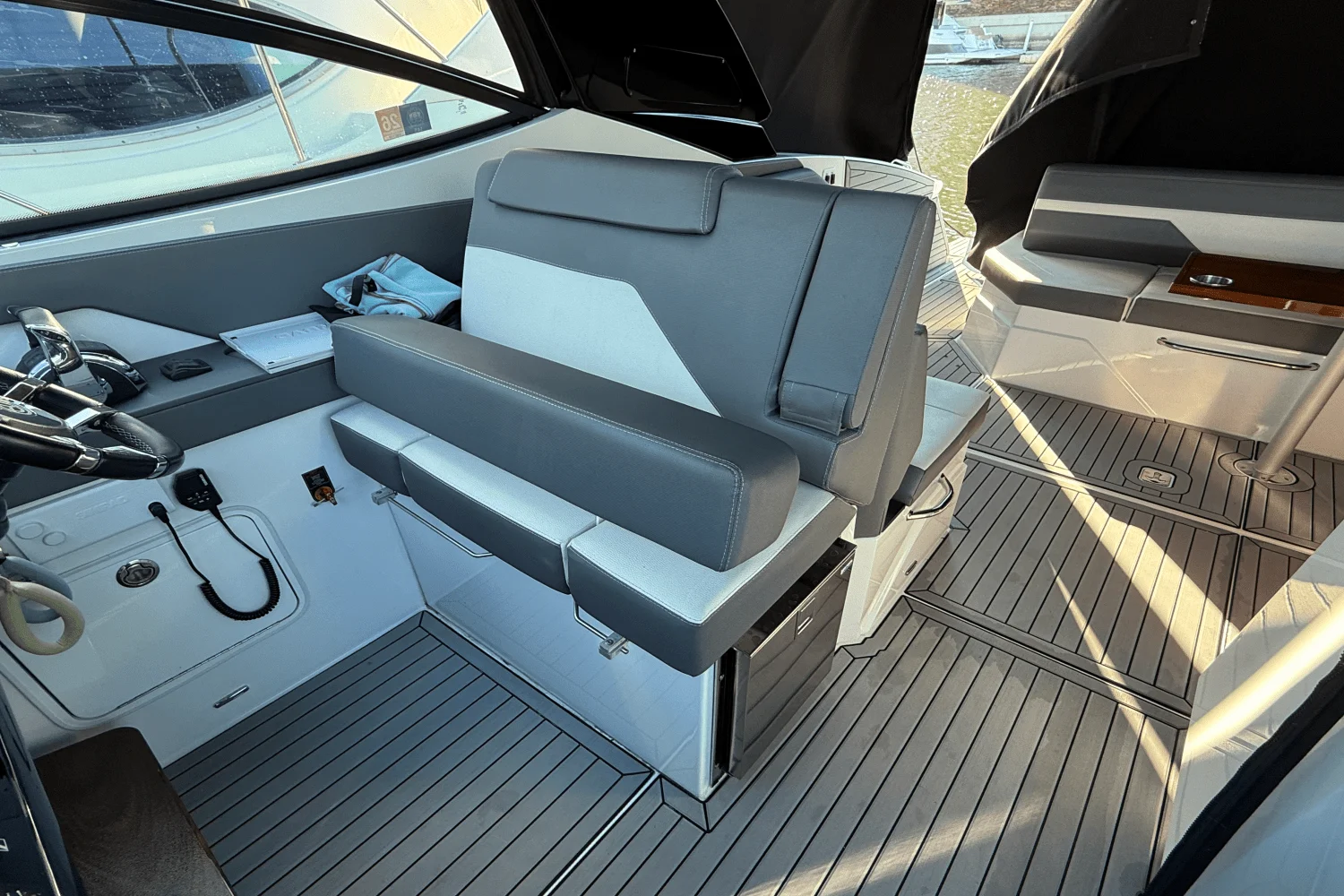 2020 Cruisers Yachts 38 GLS Image Thumbnail #18