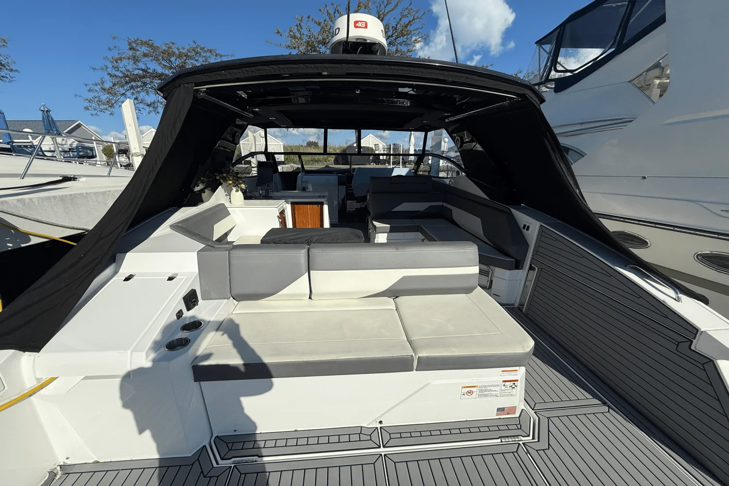 2020 Cruisers Yachts 38 GLS Image Thumbnail #4
