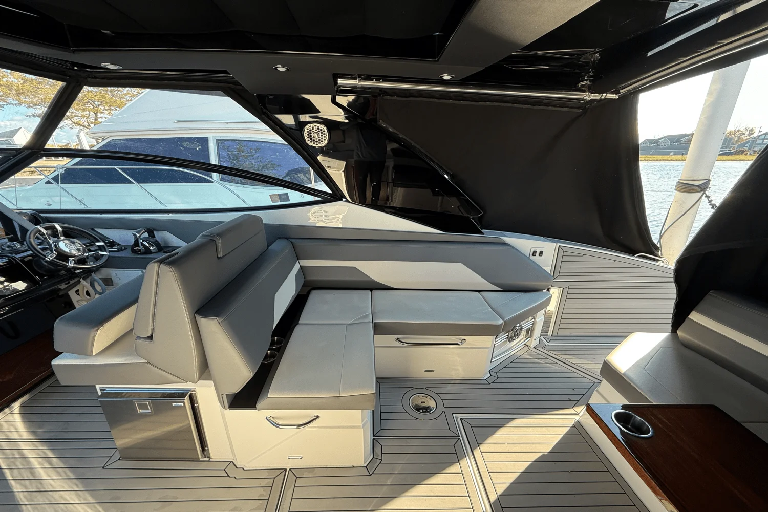 2020 Cruisers Yachts 38 GLS Image Thumbnail #27