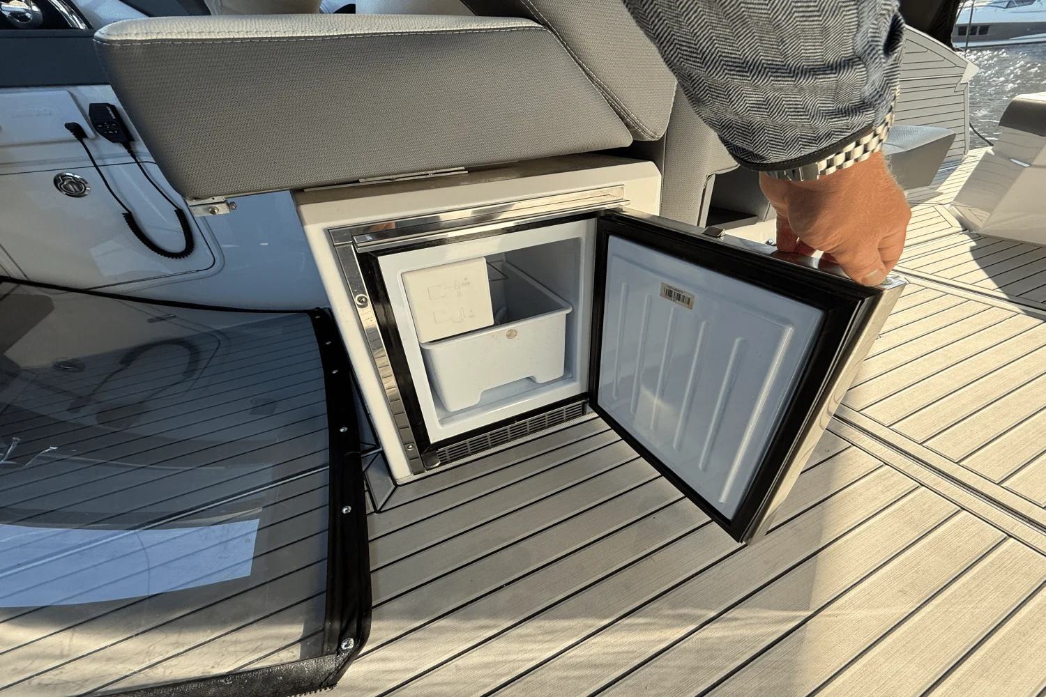 2020 Cruisers Yachts 38 GLS Image Thumbnail #11