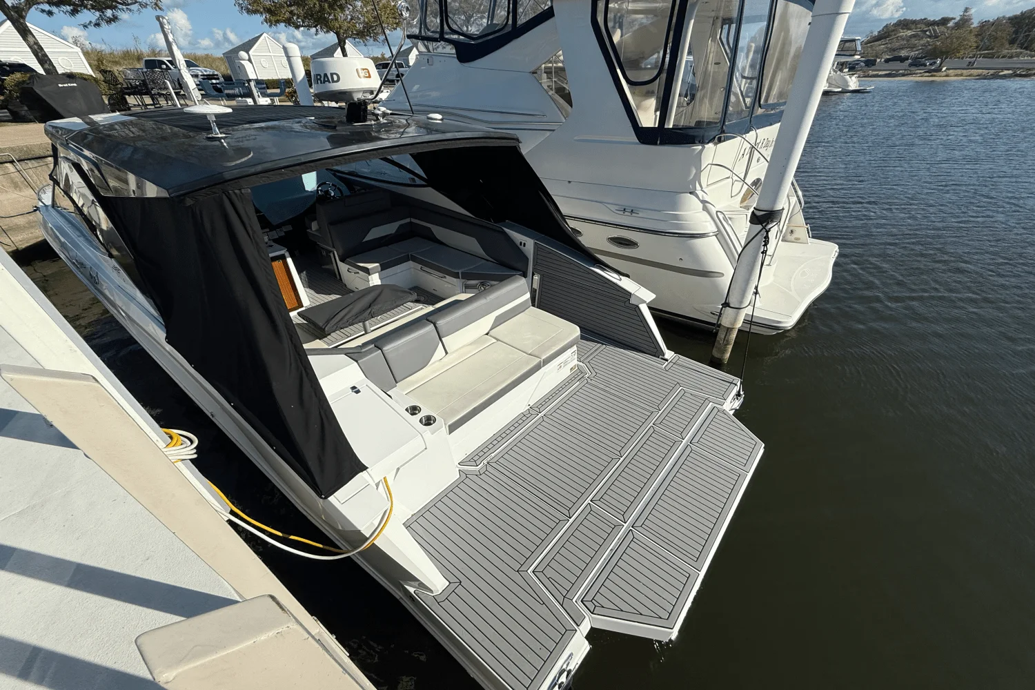 2020 Cruisers Yachts 38 GLS Image Thumbnail #3