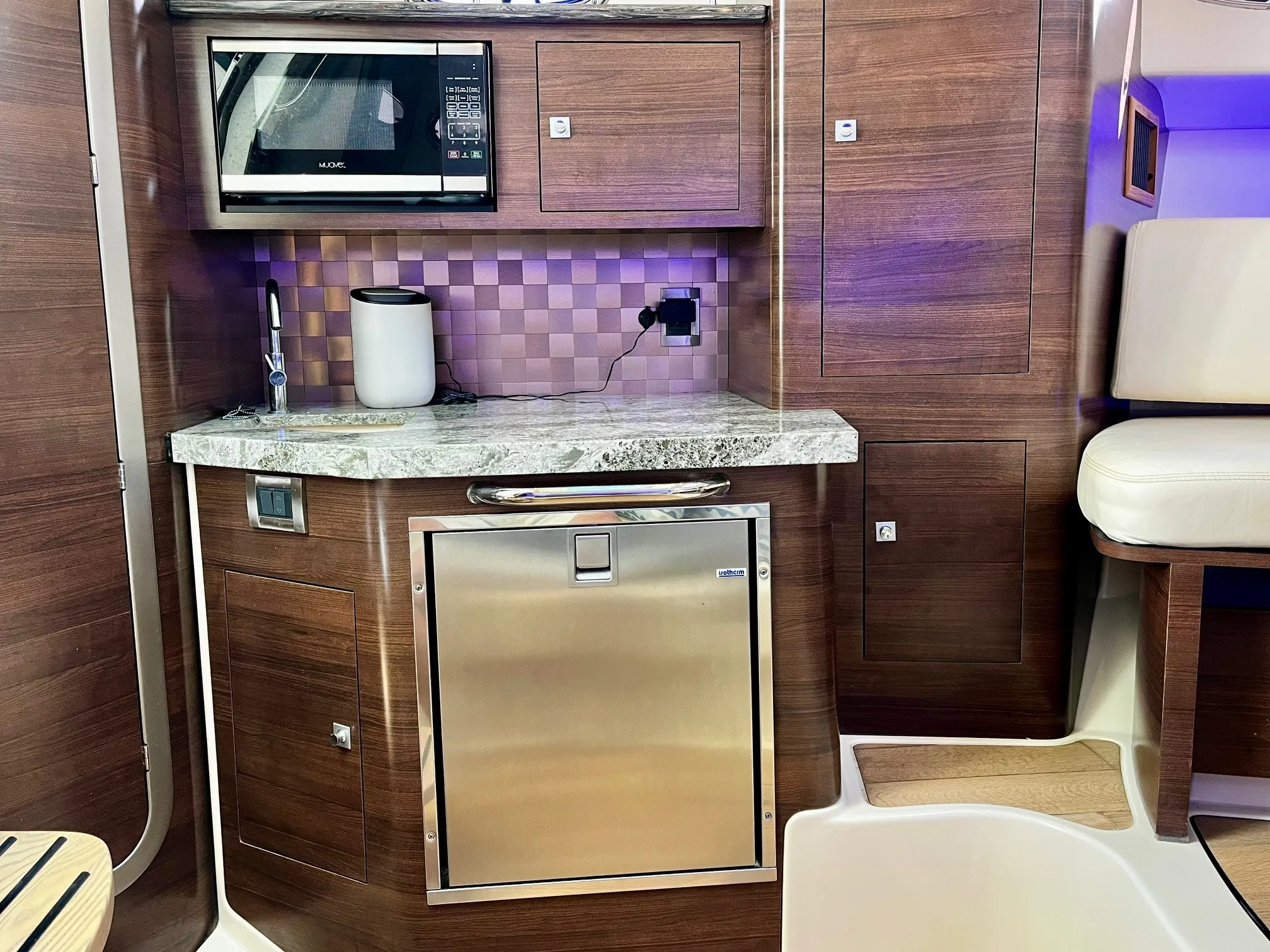 2018 Boston Whaler 345 CONQUEST Image Thumbnail #34