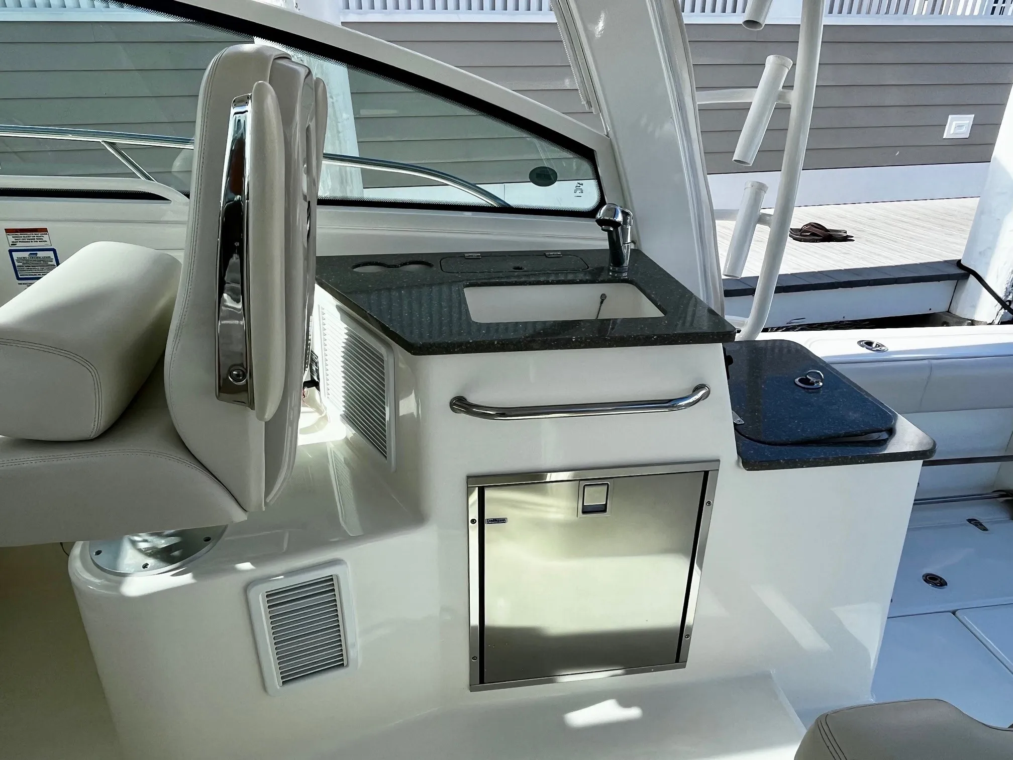 2018 Boston Whaler 345 CONQUEST Image Thumbnail #24