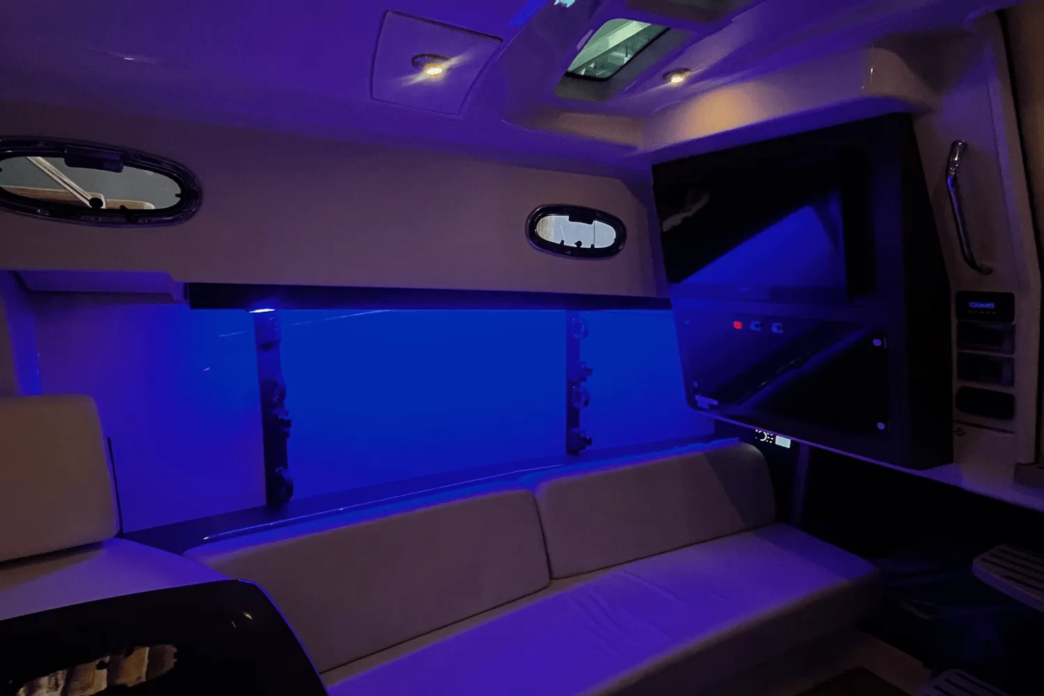 2018 Boston Whaler 345 CONQUEST Image Thumbnail #30
