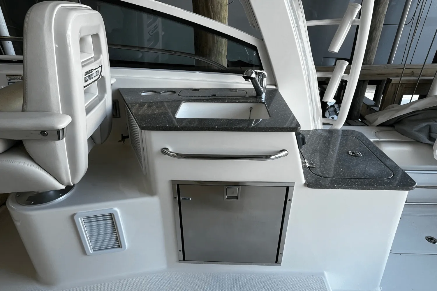 2018 Boston Whaler 345 CONQUEST Image Thumbnail #21