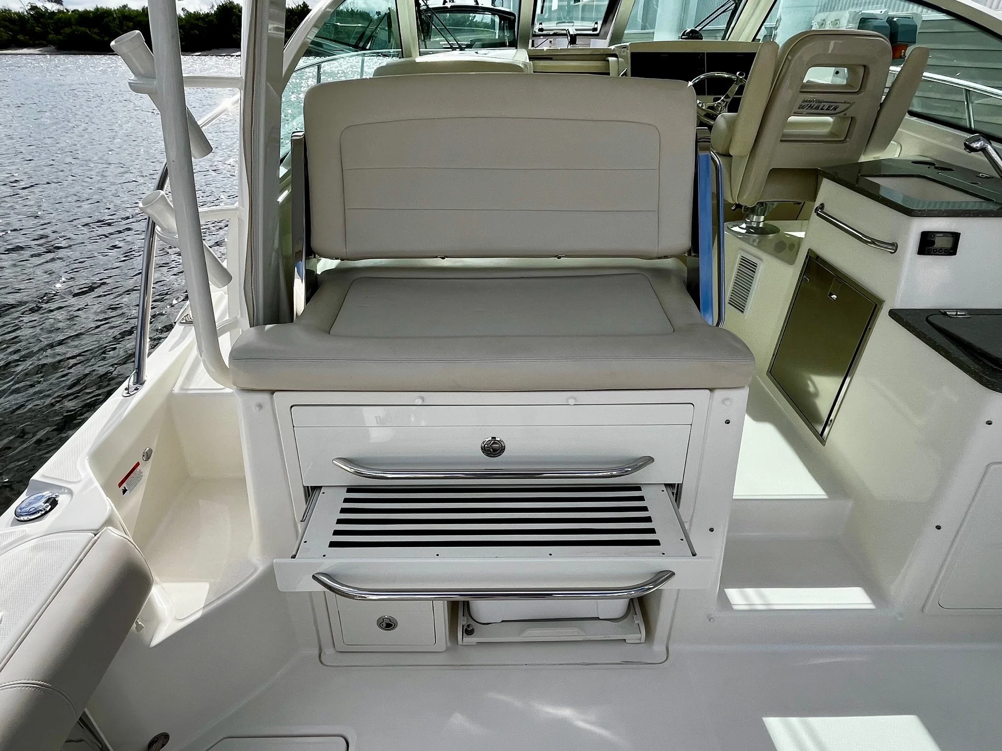2018 Boston Whaler 345 CONQUEST Image Thumbnail #20