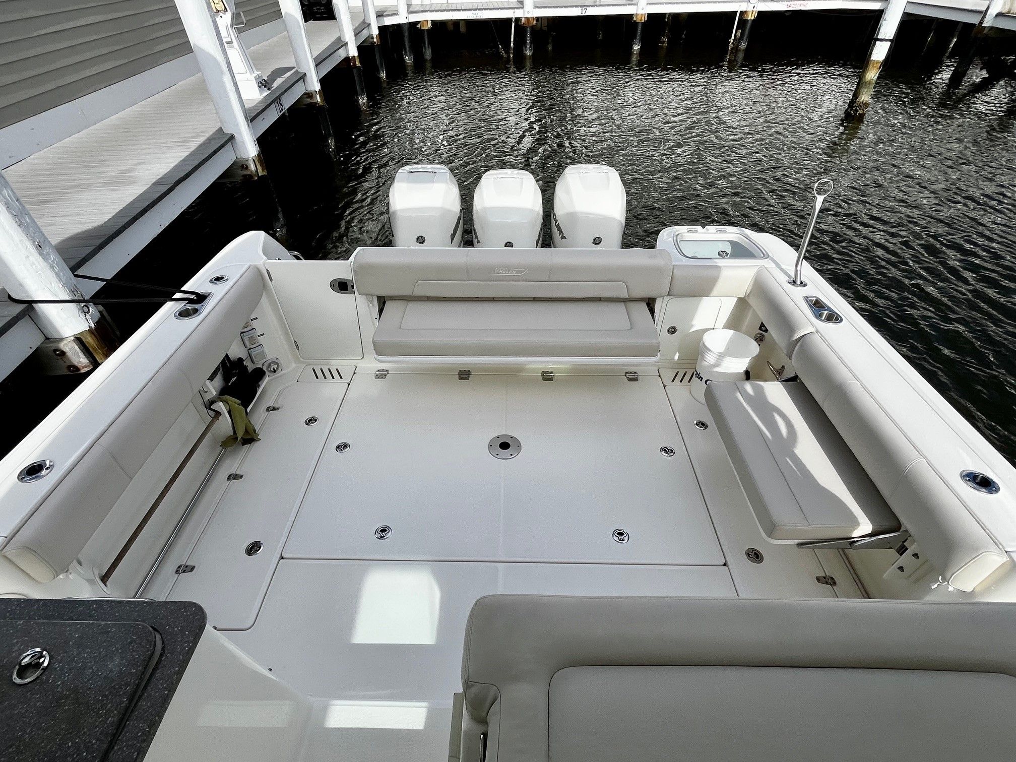 2018 Boston Whaler 345 CONQUEST Image Thumbnail #23