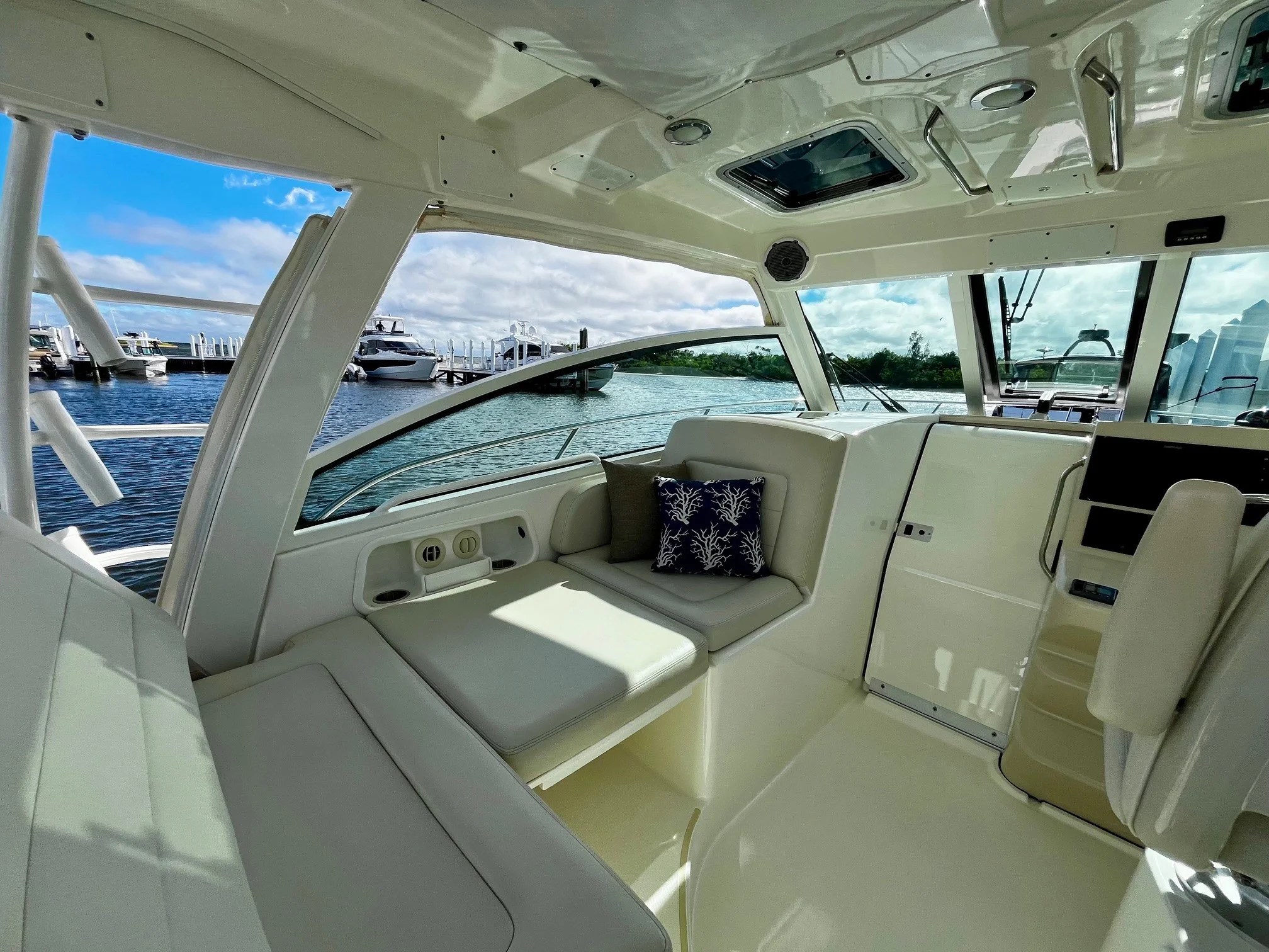 2018 Boston Whaler 345 CONQUEST Image Thumbnail #18