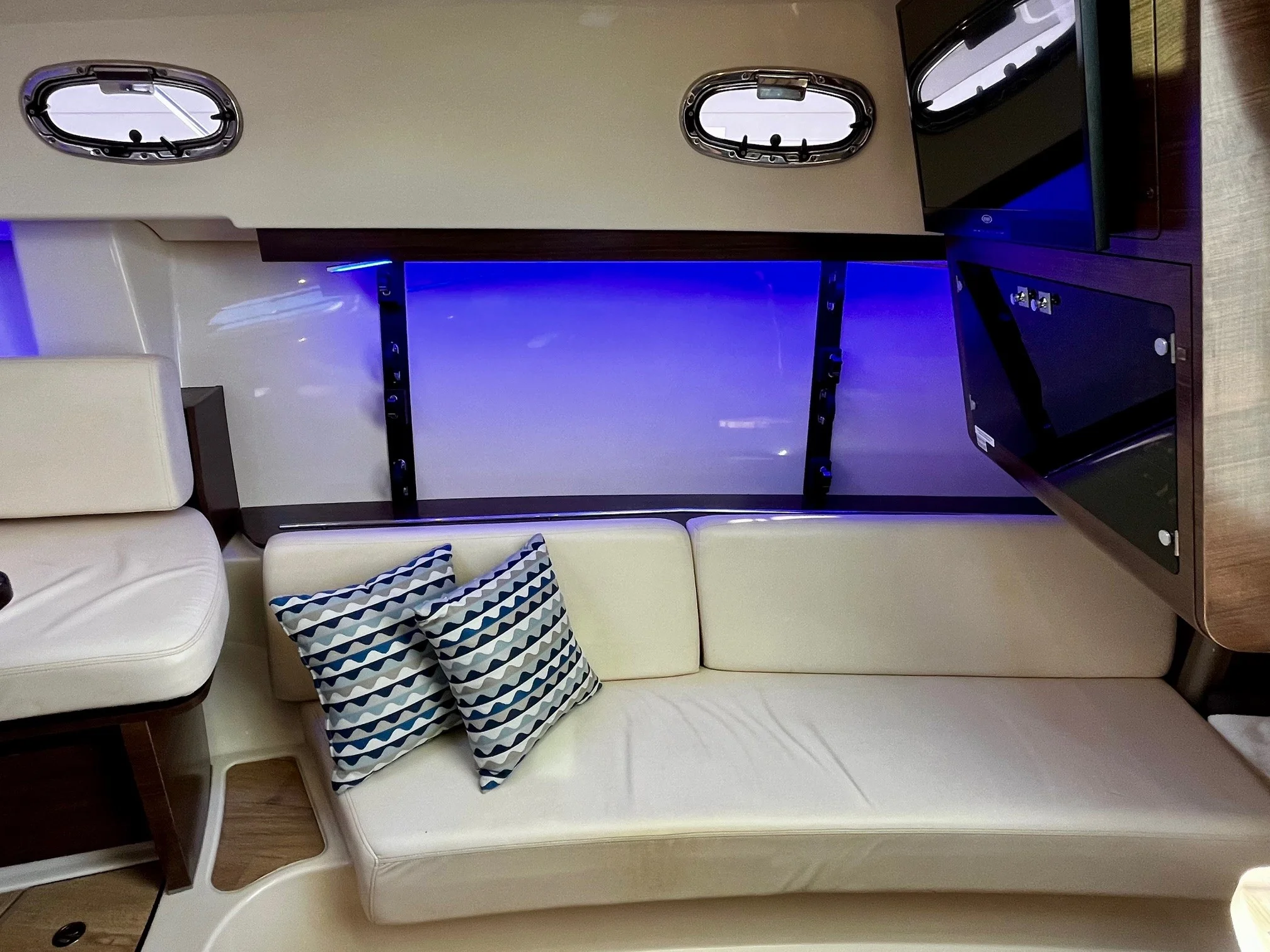 2018 Boston Whaler 345 CONQUEST Image Thumbnail #29