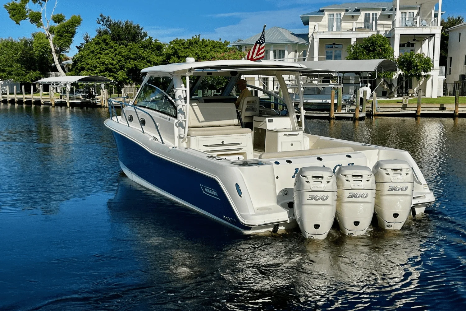 2018 Boston Whaler 345 CONQUEST Image Thumbnail #11
