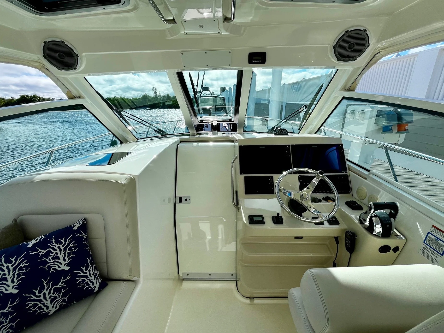 2018 Boston Whaler 345 CONQUEST Image Thumbnail #17