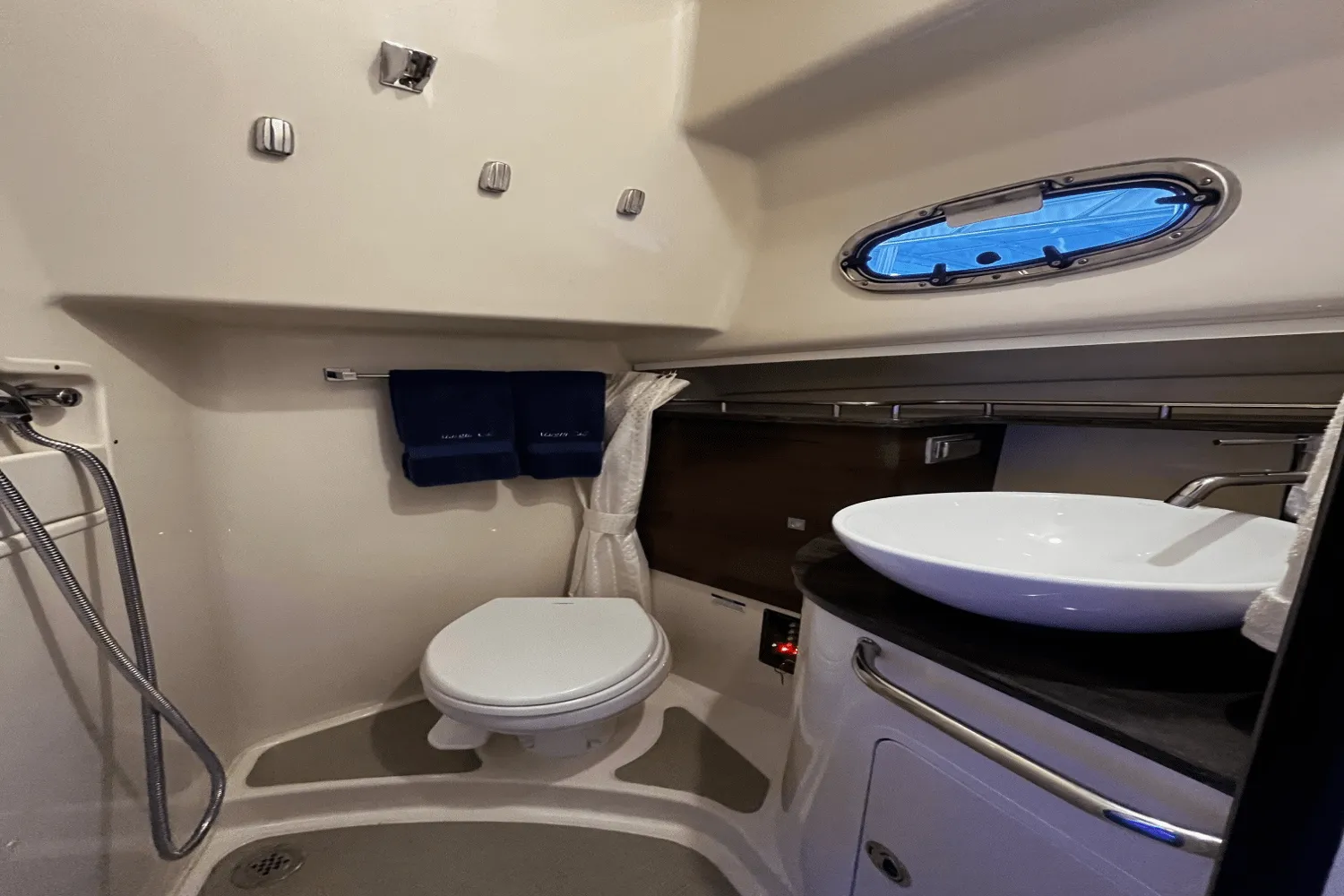2018 Boston Whaler 345 CONQUEST Image Thumbnail #32