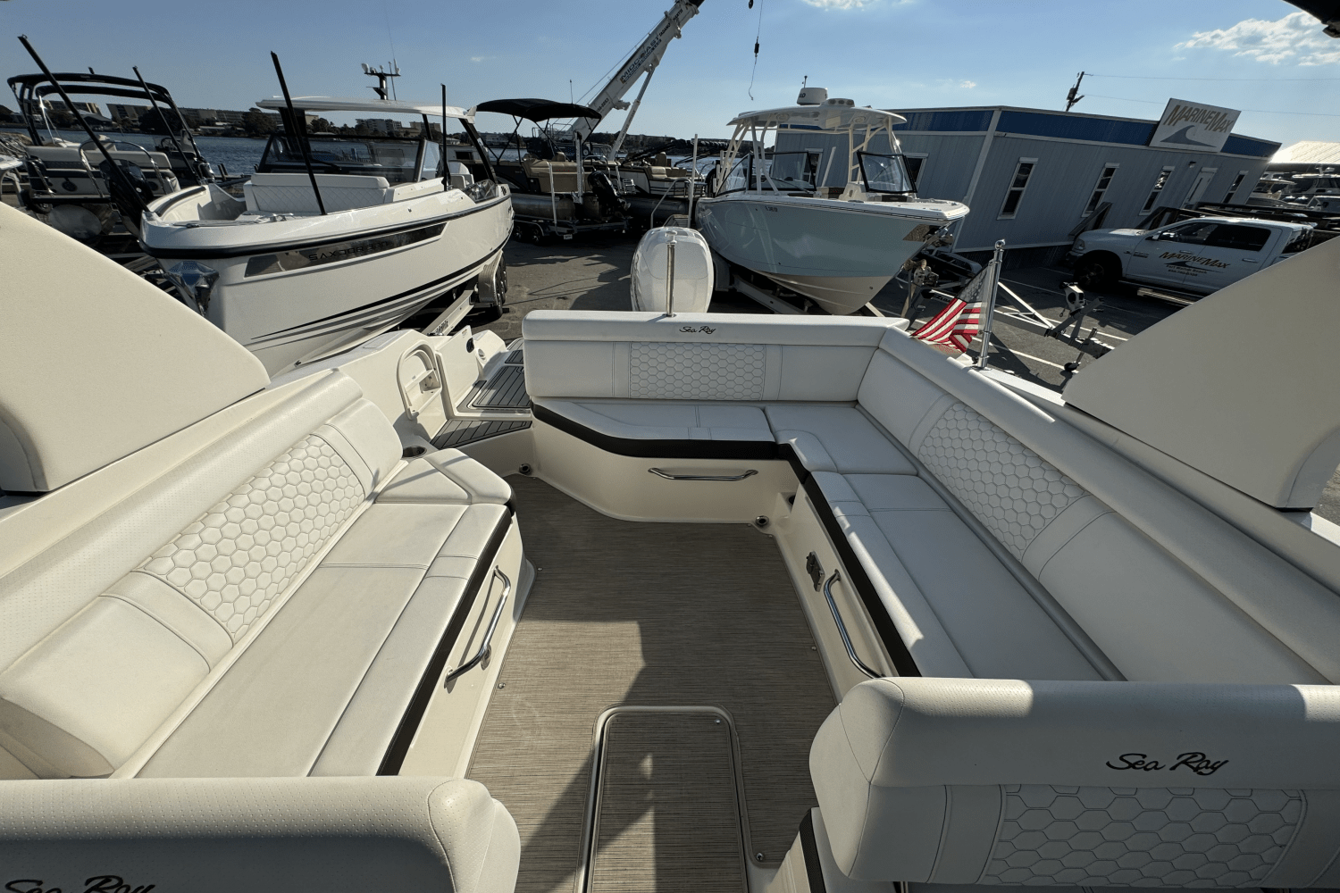 2019 Sea Ray 270 SDX OB Image Thumbnail #14