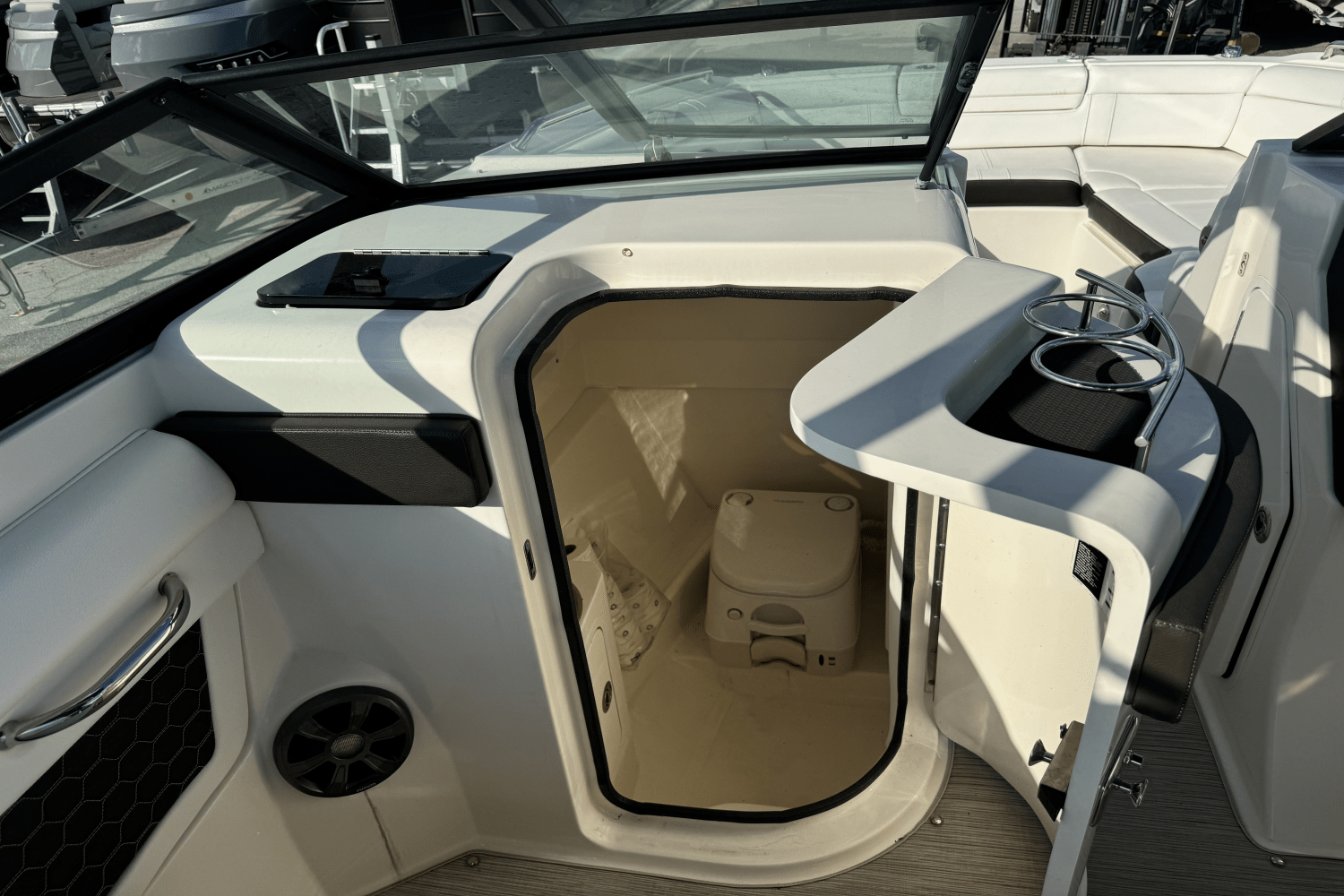 2019 Sea Ray 270 SDX OB Image Thumbnail #13