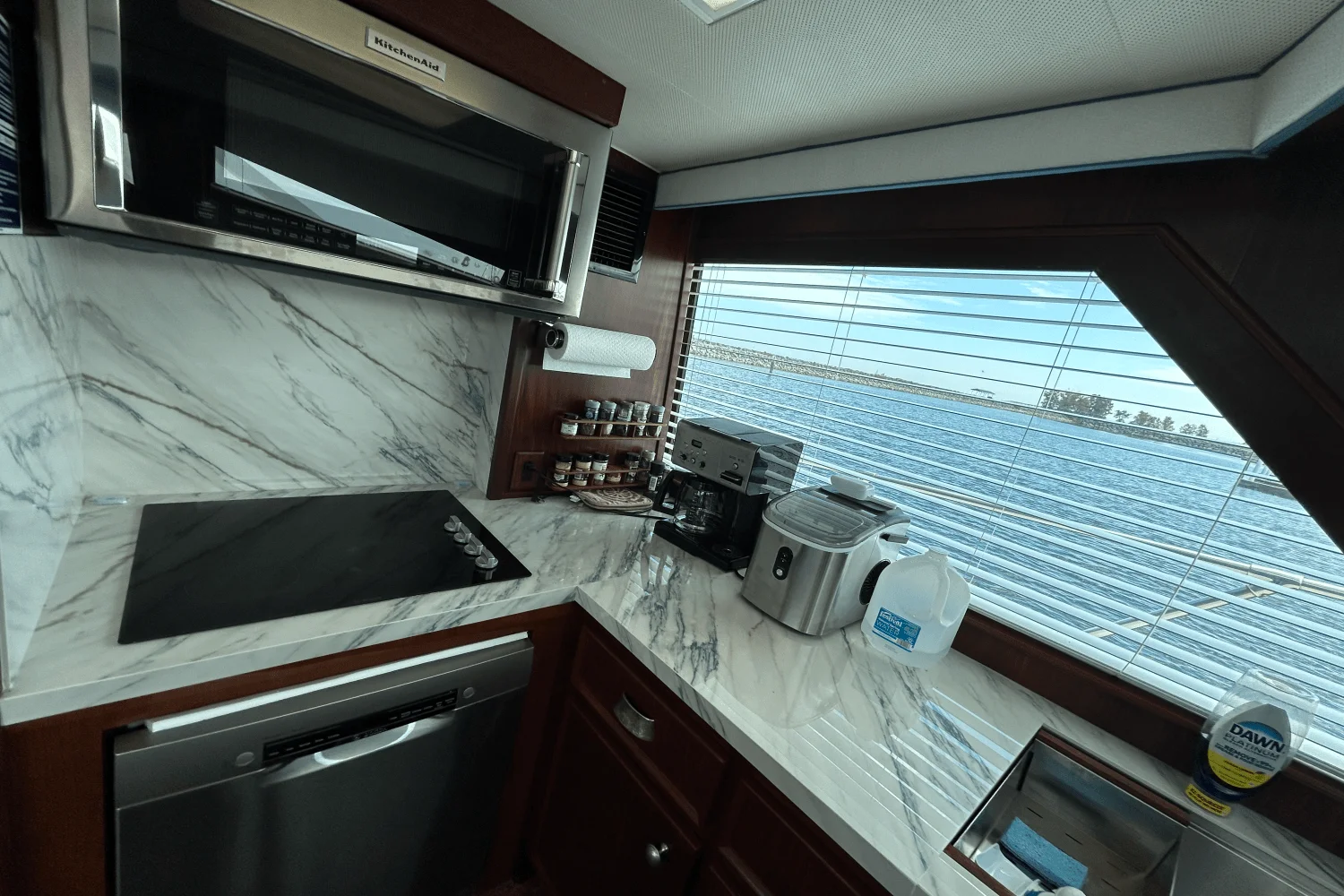 1984 Hatteras 60 CONTERTIBLE Image Thumbnail #20