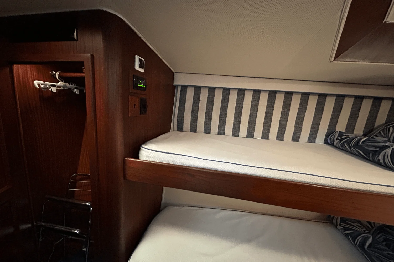 1984 Hatteras 60 CONTERTIBLE Image Thumbnail #24