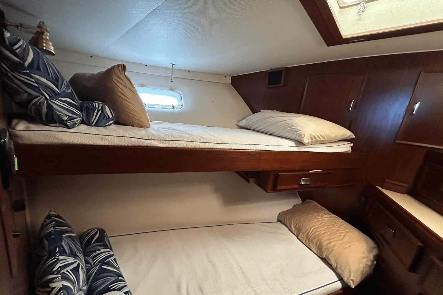 1984 Hatteras 60 CONTERTIBLE Image Thumbnail #28