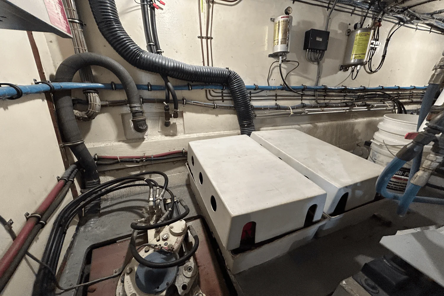 1984 Hatteras 60 CONTERTIBLE Image Thumbnail #53