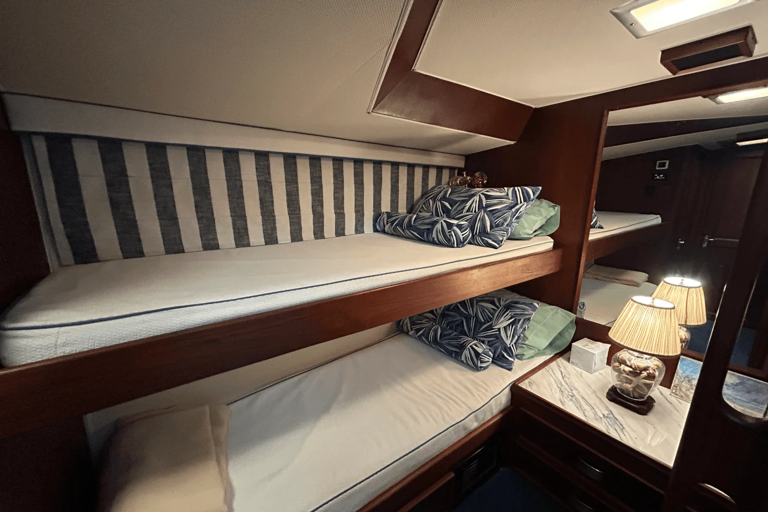 1984 Hatteras 60 CONTERTIBLE Image Thumbnail #23