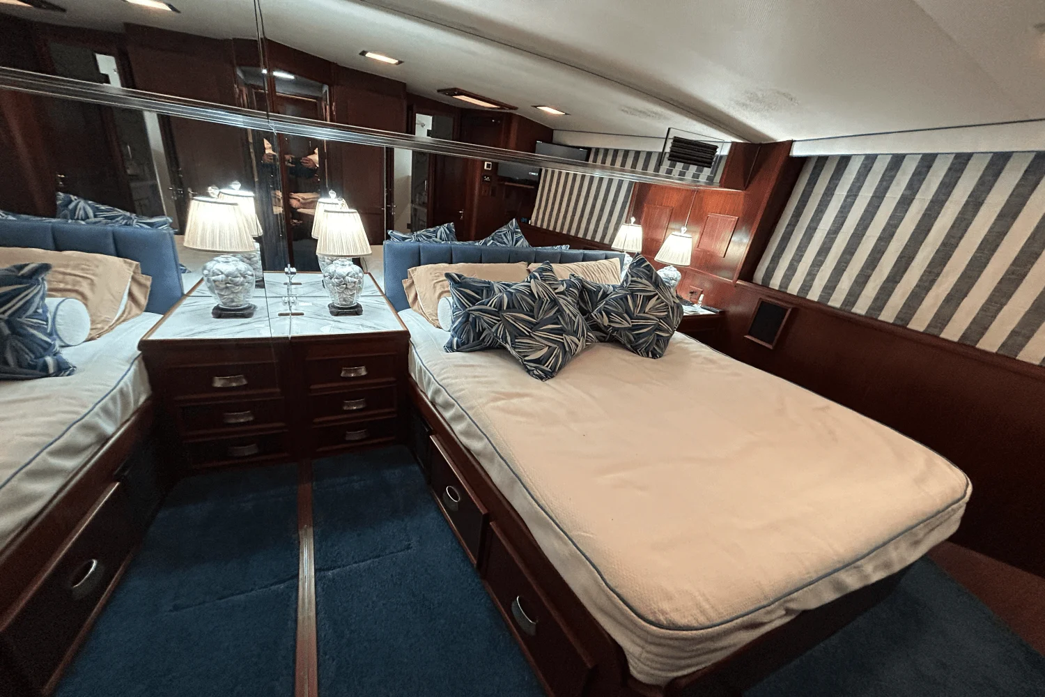 1984 Hatteras 60 CONTERTIBLE Image Thumbnail #34