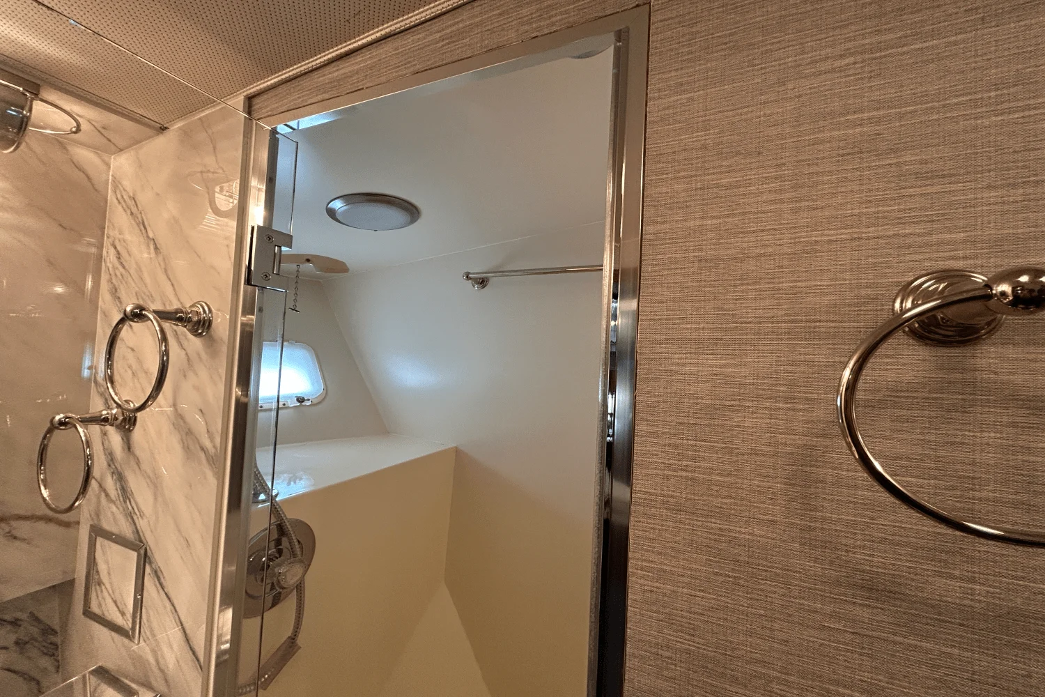 1984 Hatteras 60 CONTERTIBLE Image Thumbnail #40