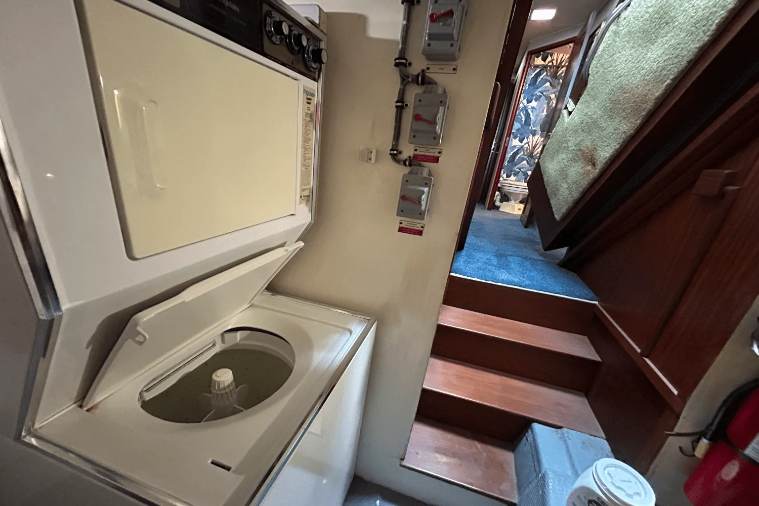 1984 Hatteras 60 CONTERTIBLE Image Thumbnail #42