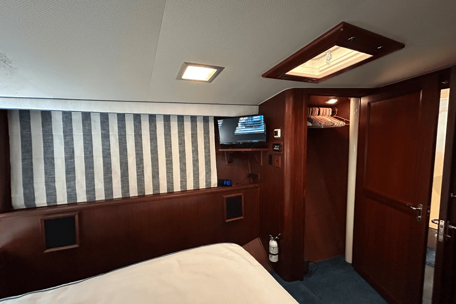 1984 Hatteras 60 CONTERTIBLE Image Thumbnail #37