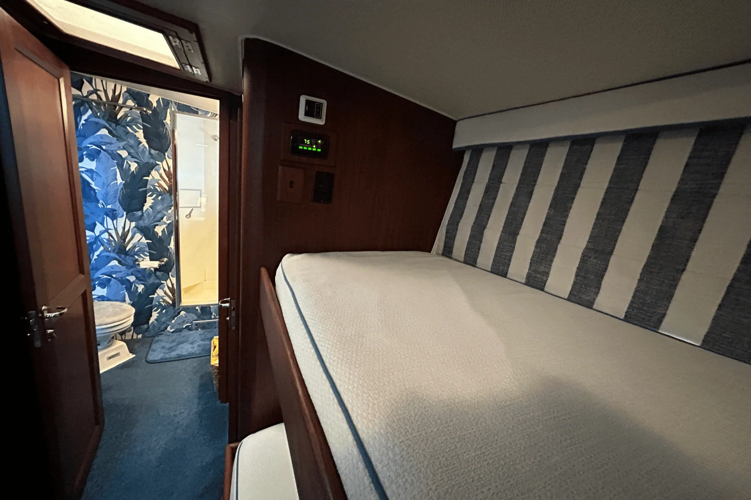 1984 Hatteras 60 CONTERTIBLE Image Thumbnail #25