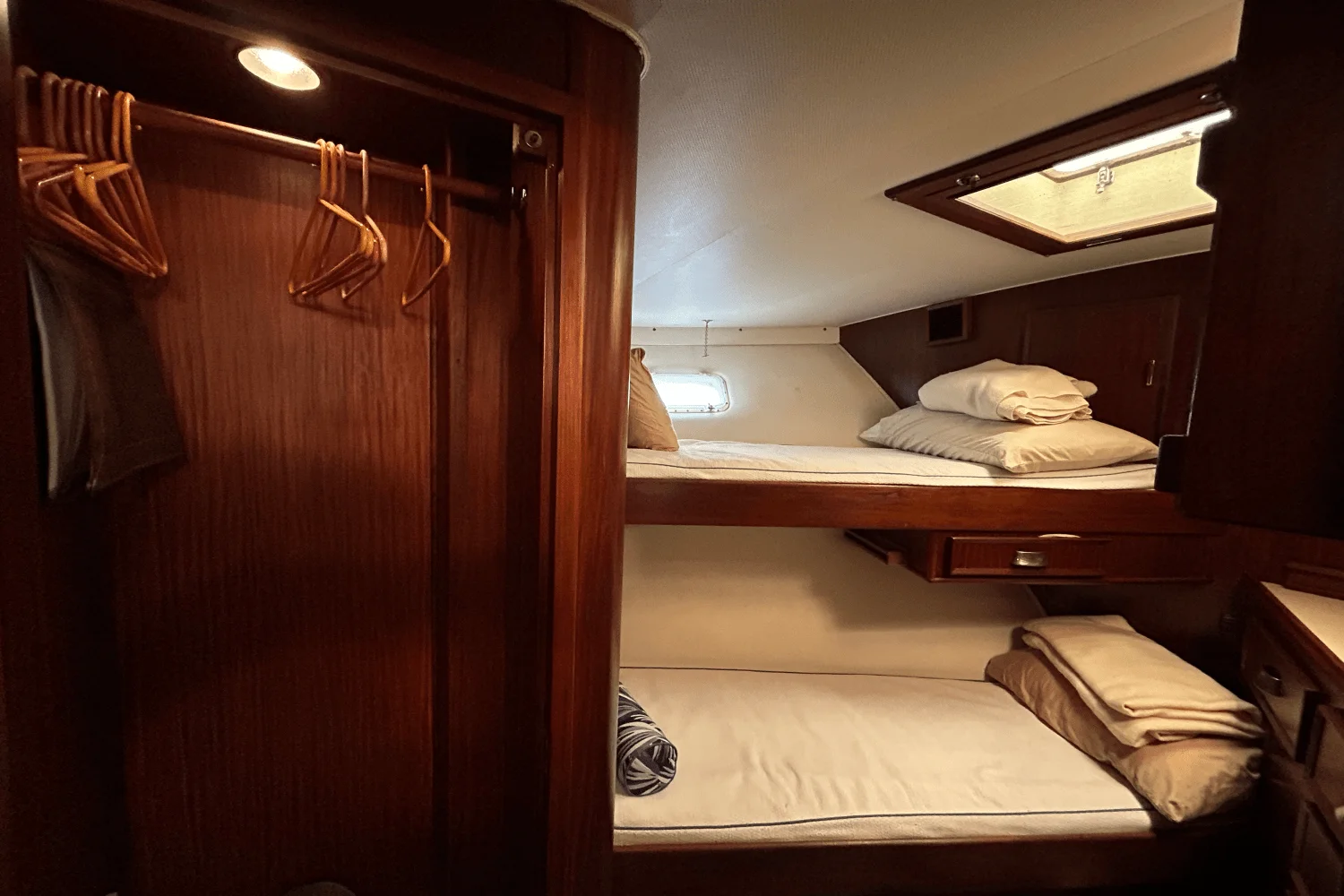 1984 Hatteras 60 CONTERTIBLE Image Thumbnail #32