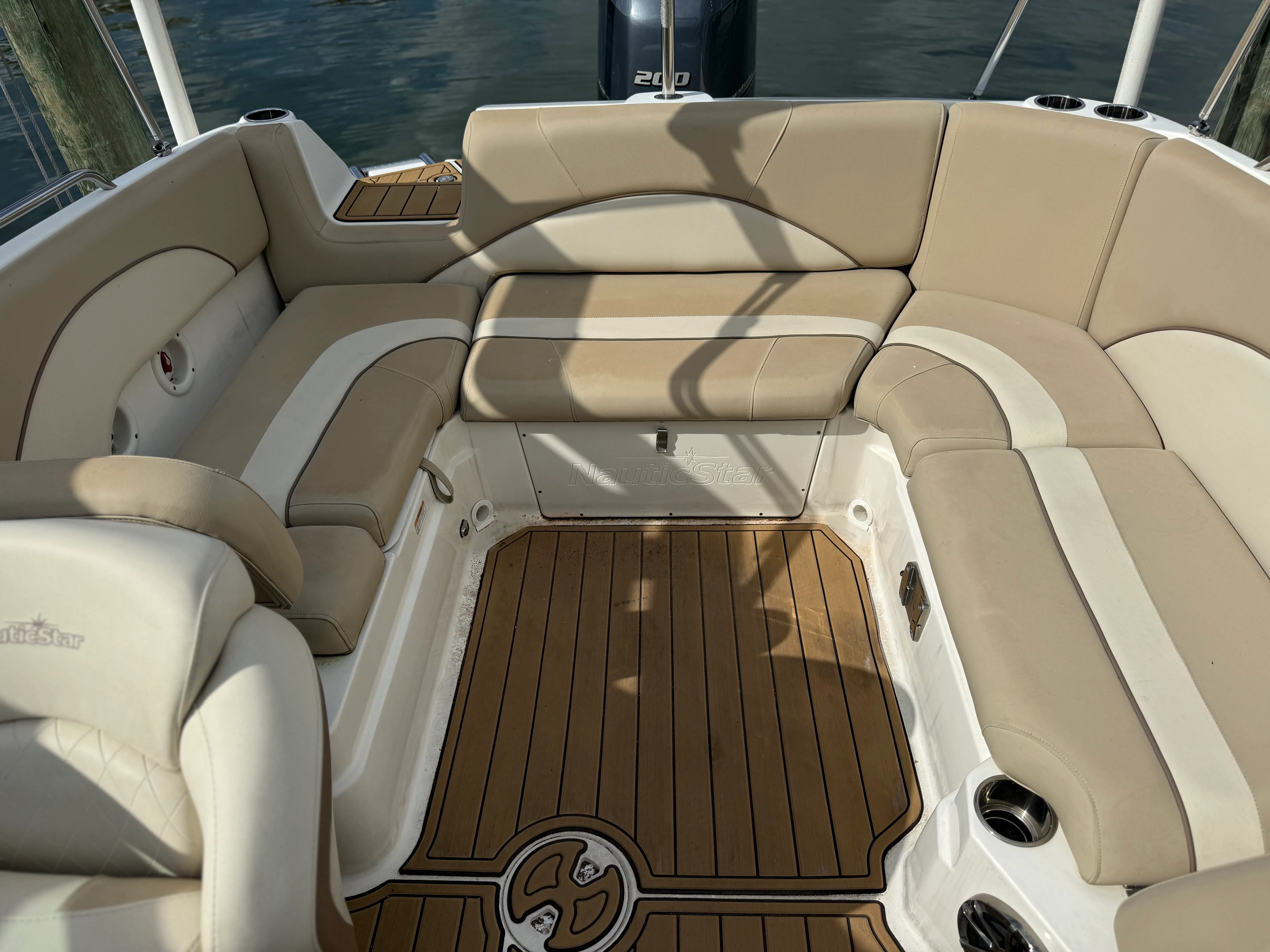2022 NauticStar 223 DC Image Thumbnail #7