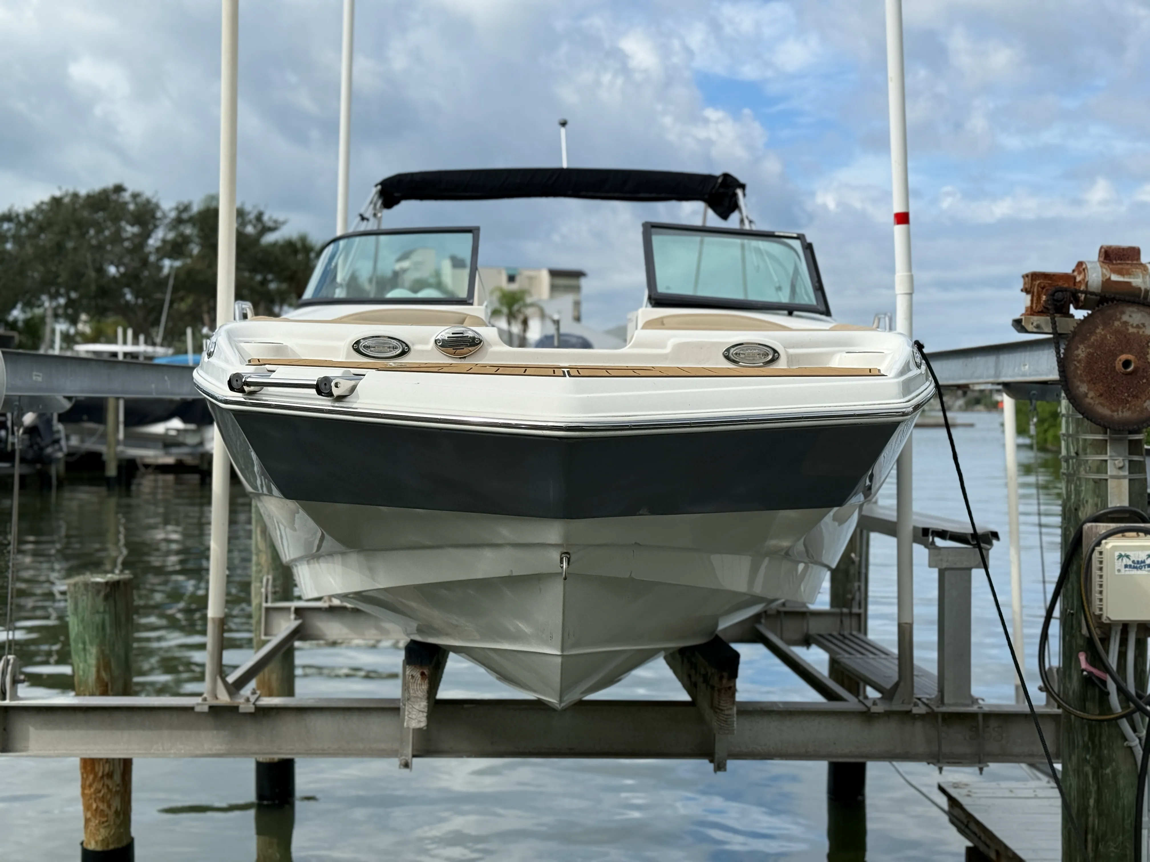 2022 NauticStar 223 DC Image Thumbnail #1