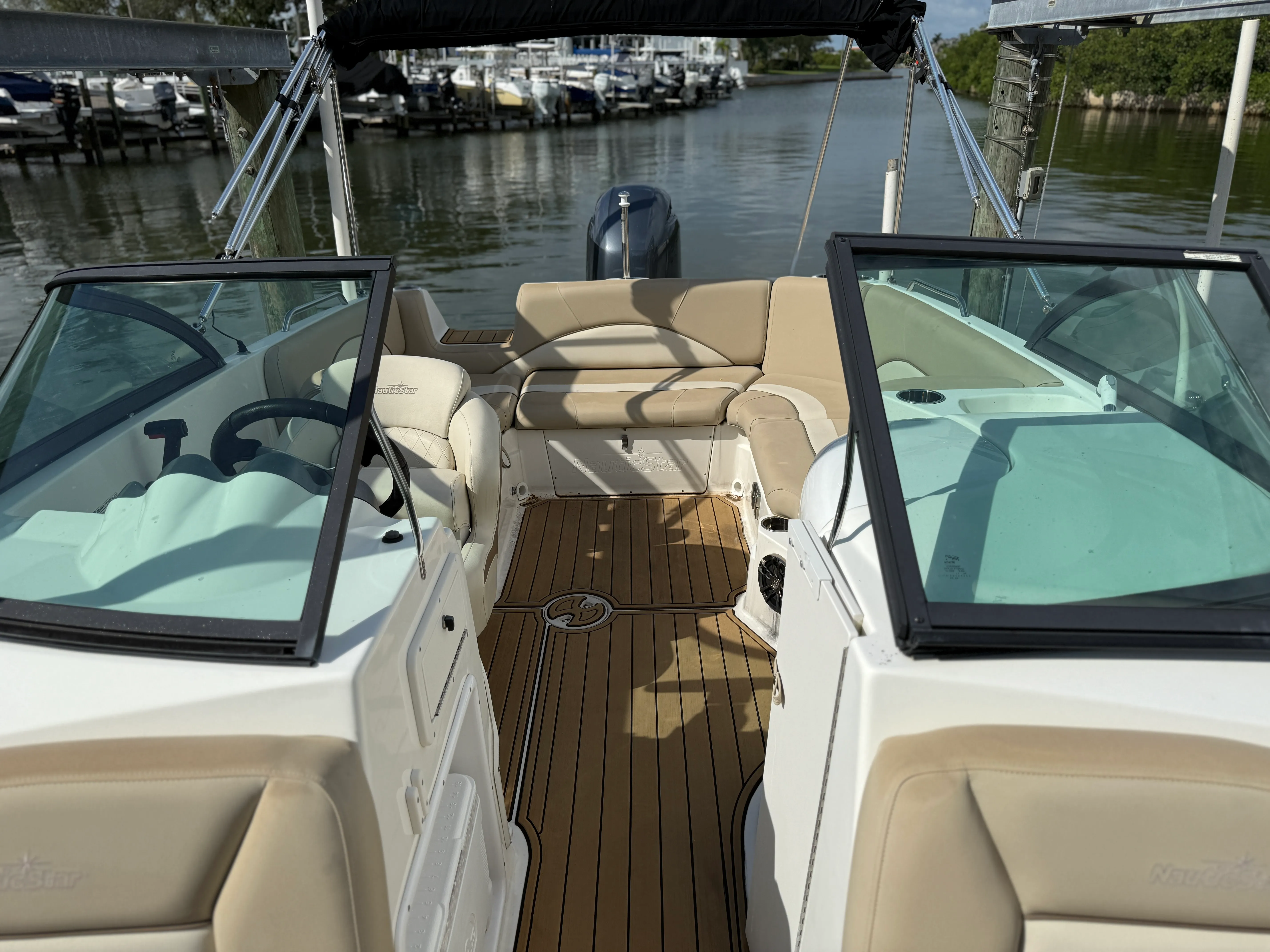 2022 NauticStar 223 DC Image Thumbnail #28