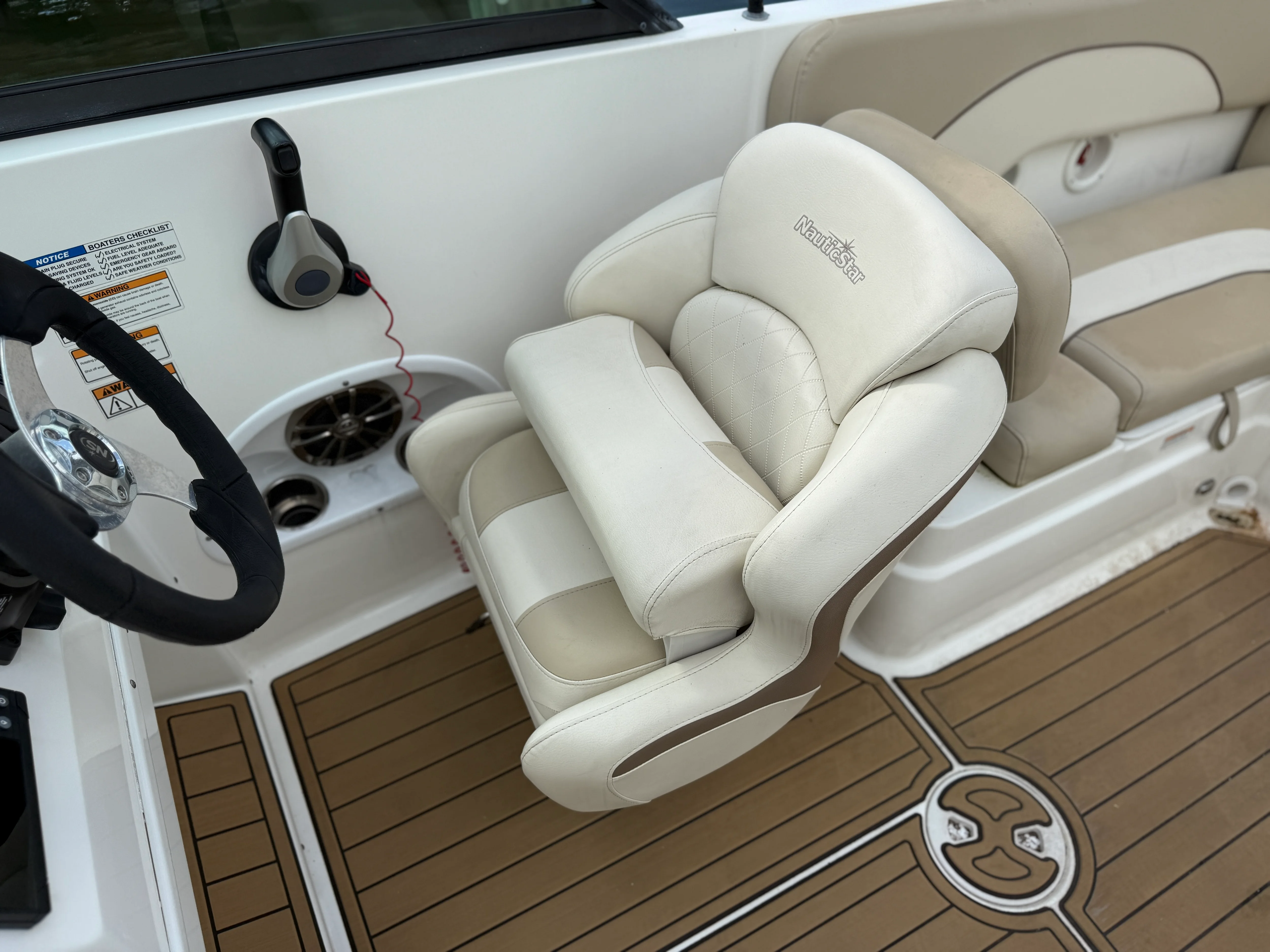 2022 NauticStar 223 DC Image Thumbnail #16