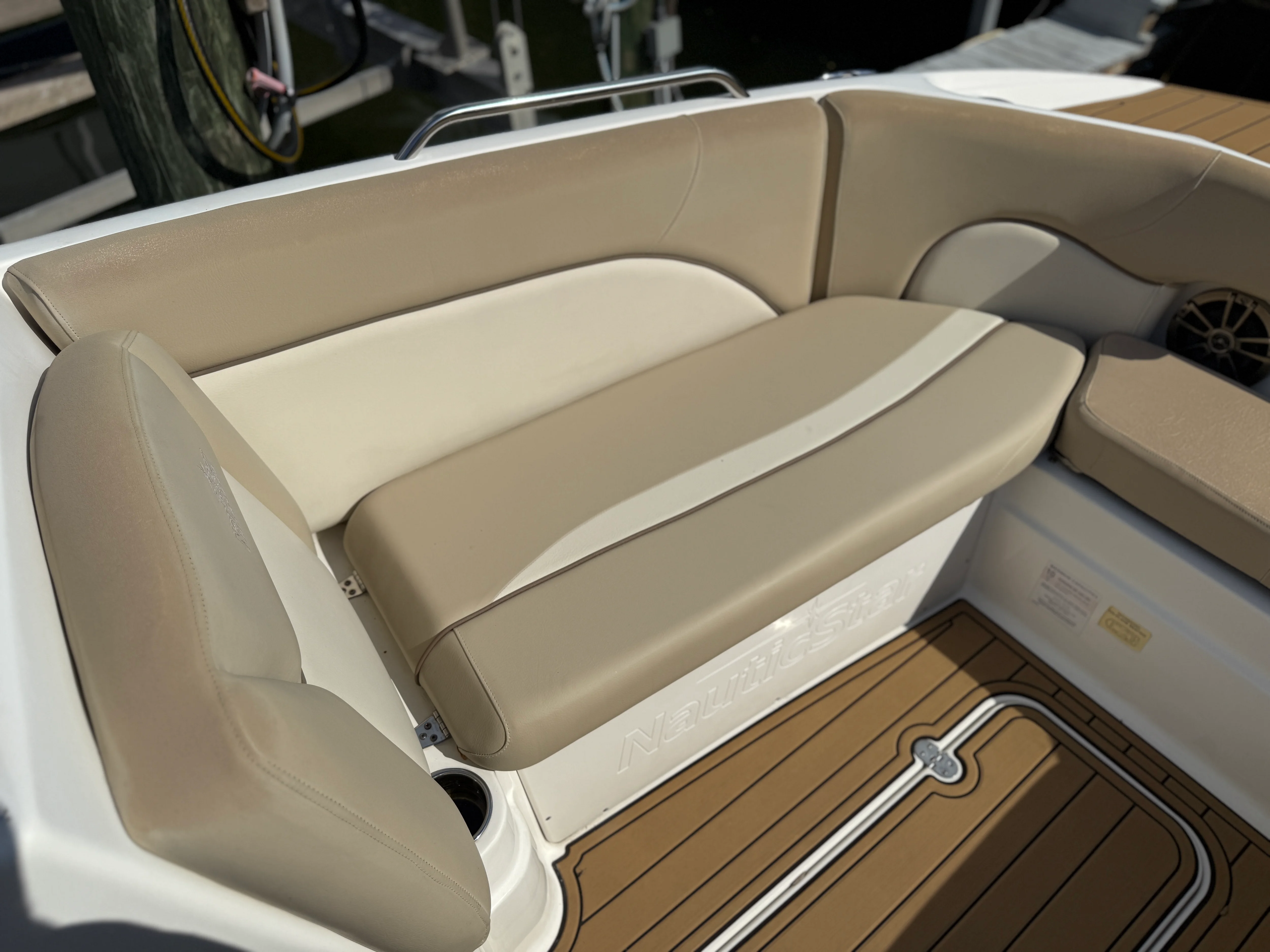 2022 NauticStar 223 DC Image Thumbnail #24