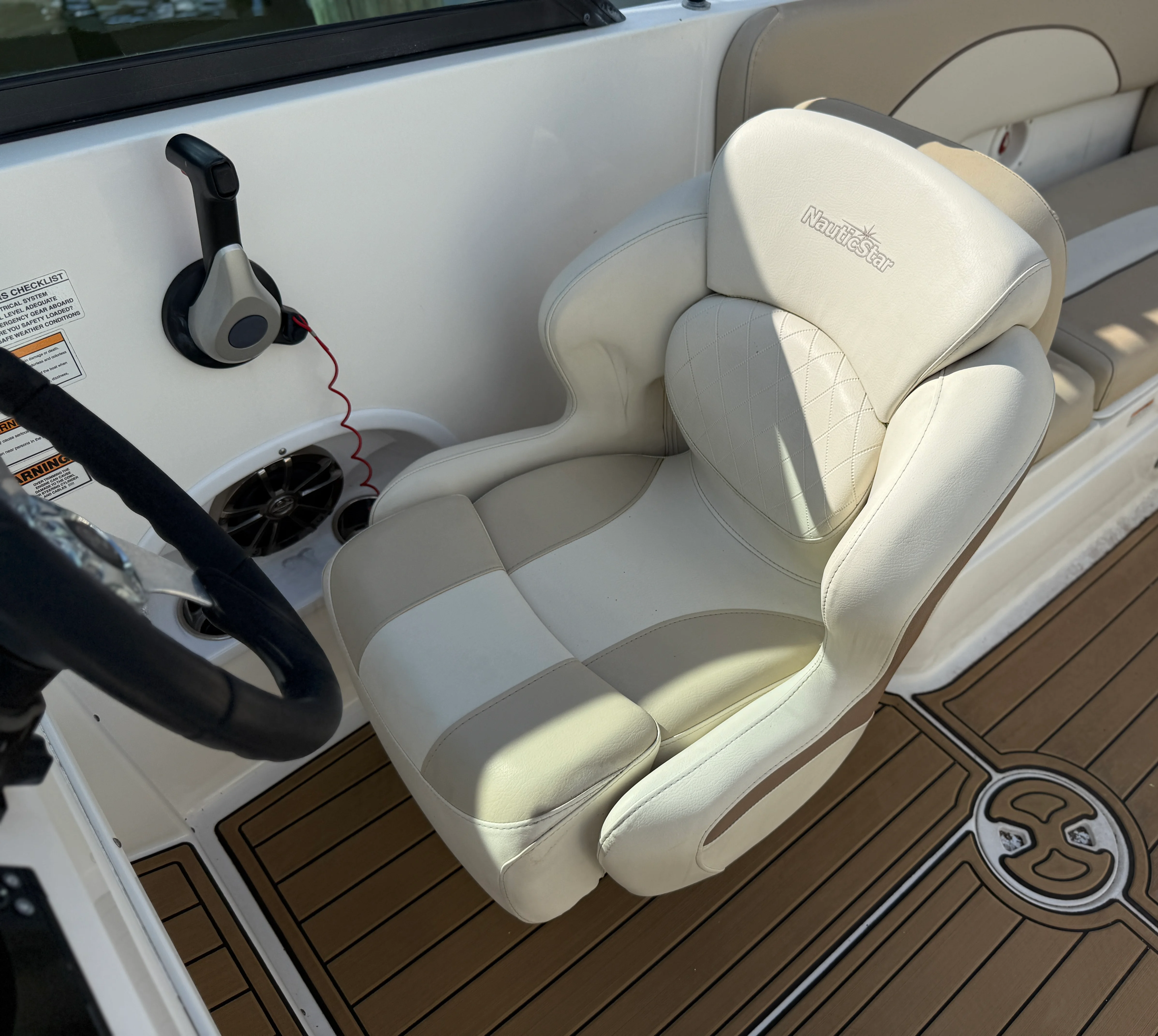 2022 NauticStar 223 DC Image Thumbnail #17